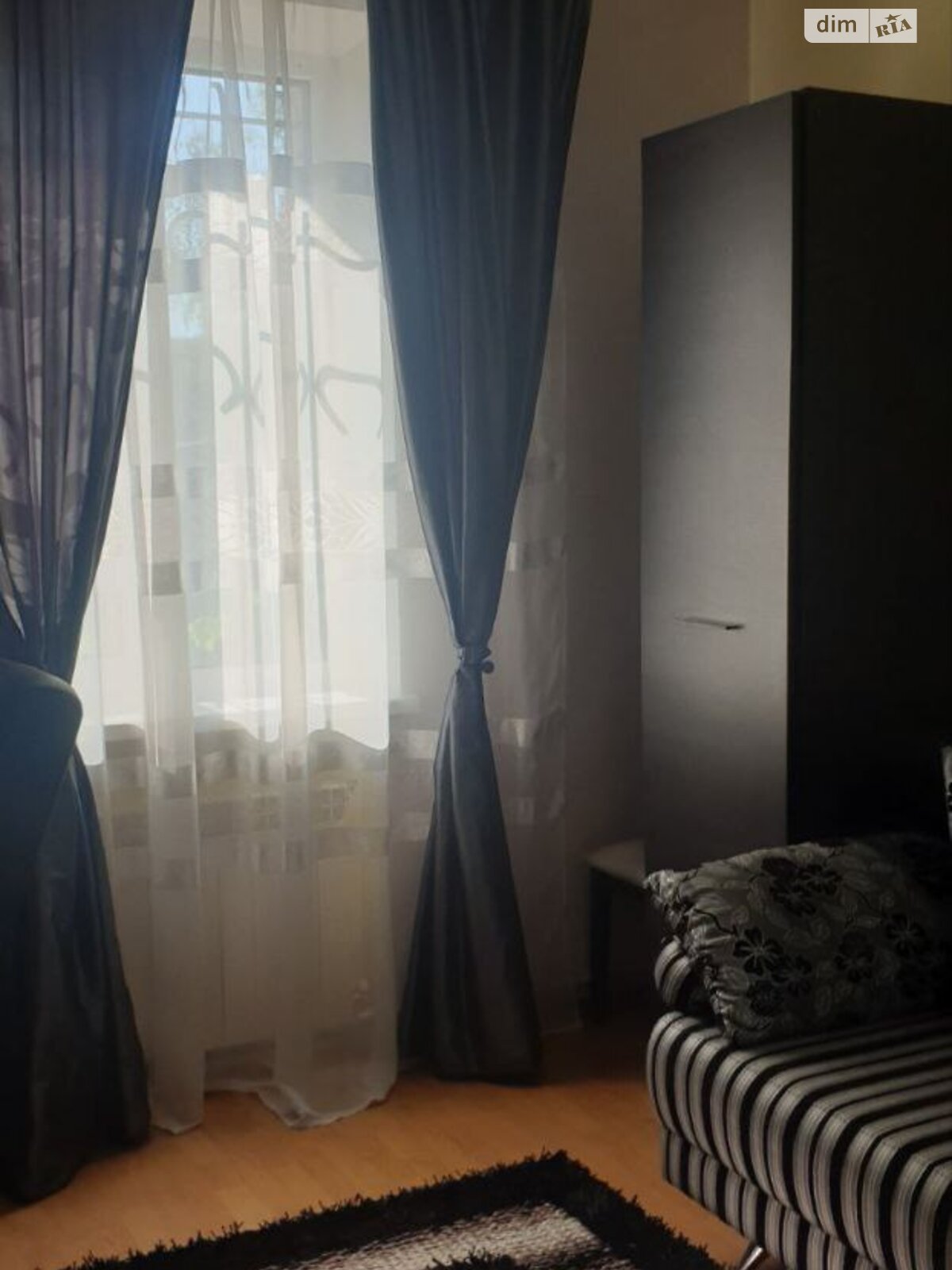 триповерховий будинок з балконом, 580 кв. м, цегла. Здається помісячно в Дніпрі фото 1 триповерховий будинок з балконом, 580 кв. м, цегла. Здається помісячно в Дніпрі фото 1