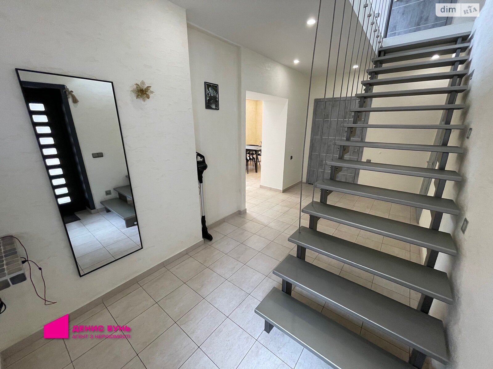 двухэтажный дом с гаражом, 126 кв. м, кирпич. Сдается помесячно в Днепре, в районе Соборный фото 1 двухэтажный дом с гаражом, 126 кв. м, кирпич. Сдается помесячно в Днепре, в районе Соборный фото 1