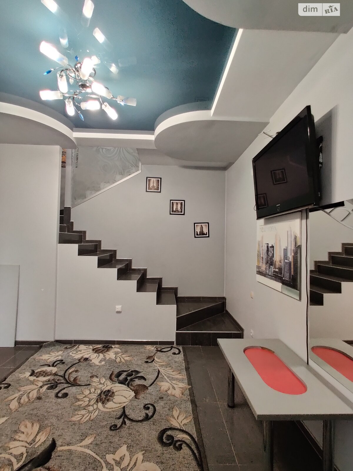 триповерховий будинок бесідка, 220 кв. м, кирпич. Здається помісячно в Дніпрі, в районі ДІІТ фото 1 трипроверховий будинок бесідка, 220 кв. м, кирпич. Здається помісячно в Дніпрі, в районі ДІІТ фото 1