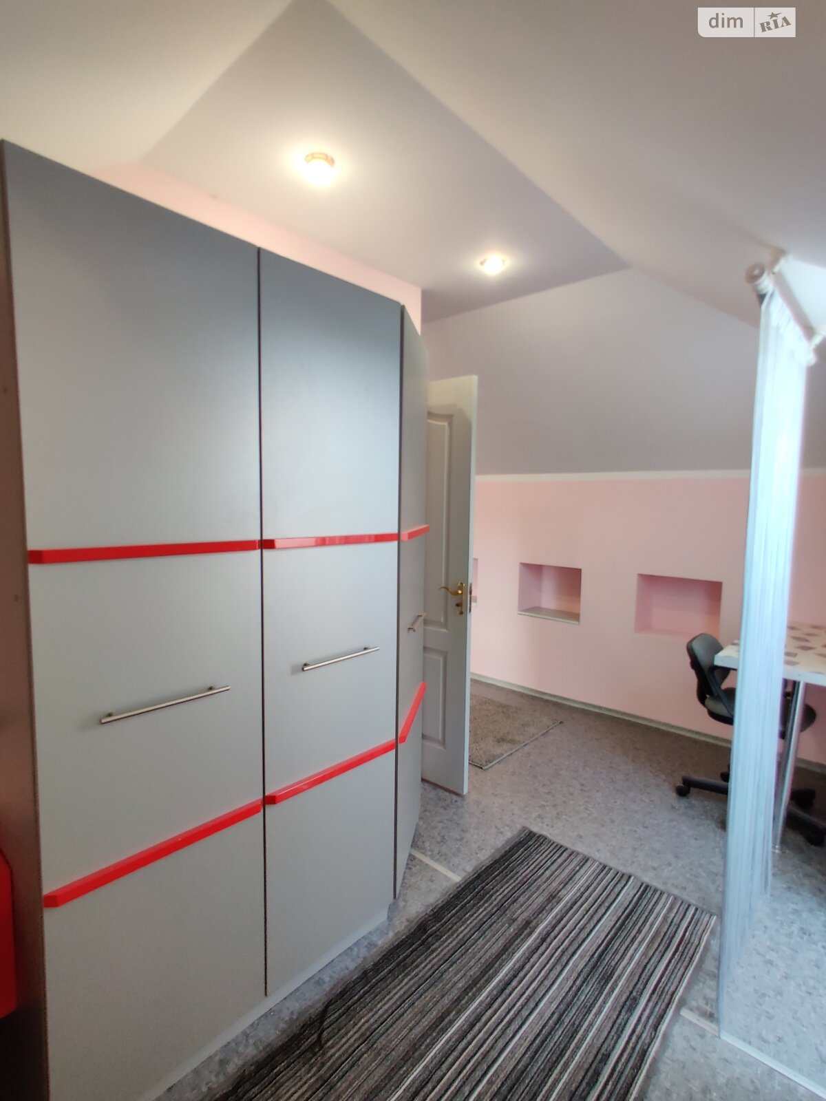 триповерховий будинок бесідка, 220 кв. м, кирпич. Здається помісячно в Дніпрі, в районі ДІІТ фото 1 трипроверховий будинок бесідка, 220 кв. м, кирпич. Здається помісячно в Дніпрі, в районі ДІІТ фото 1
