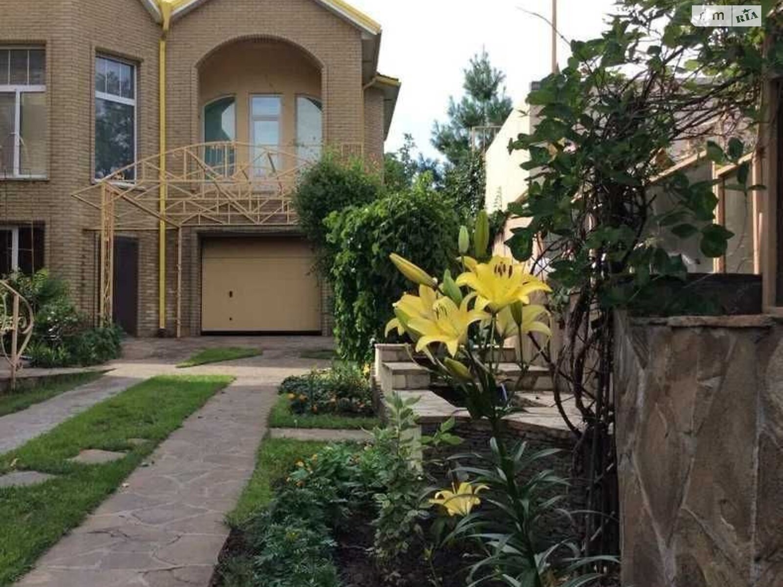 двухэтажный дом с верандой, 220 кв. м, кирпич. Сдается помесячно в Днепре, в районе ДИИТ фото 1 двухэтажный дом с верандой, 220 кв. м, кирпич. Сдается помесячно в Днепре, в районе ДИИТ фото 1