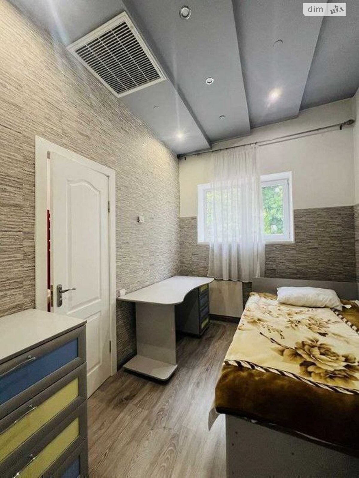 двухэтажный дом с верандой, 220 кв. м, кирпич. Сдается помесячно в Днепре, в районе ДИИТ фото 1 двухэтажный дом с верандой, 220 кв. м, кирпич. Сдается помесячно в Днепре, в районе ДИИТ фото 1