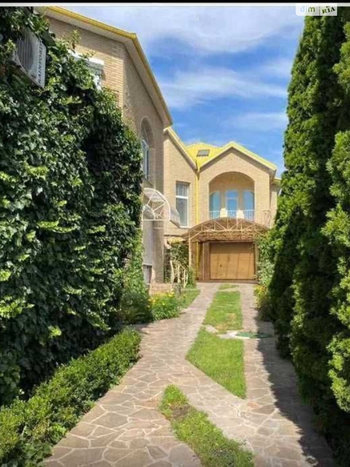 двухэтажный дом с верандой, 220 кв. м, кирпич. Сдается помесячно в Днепре, в районе ДИИТ фото 1 двухэтажный дом с верандой, 220 кв. м, кирпич. Сдается помесячно в Днепре, в районе ДИИТ фото 1