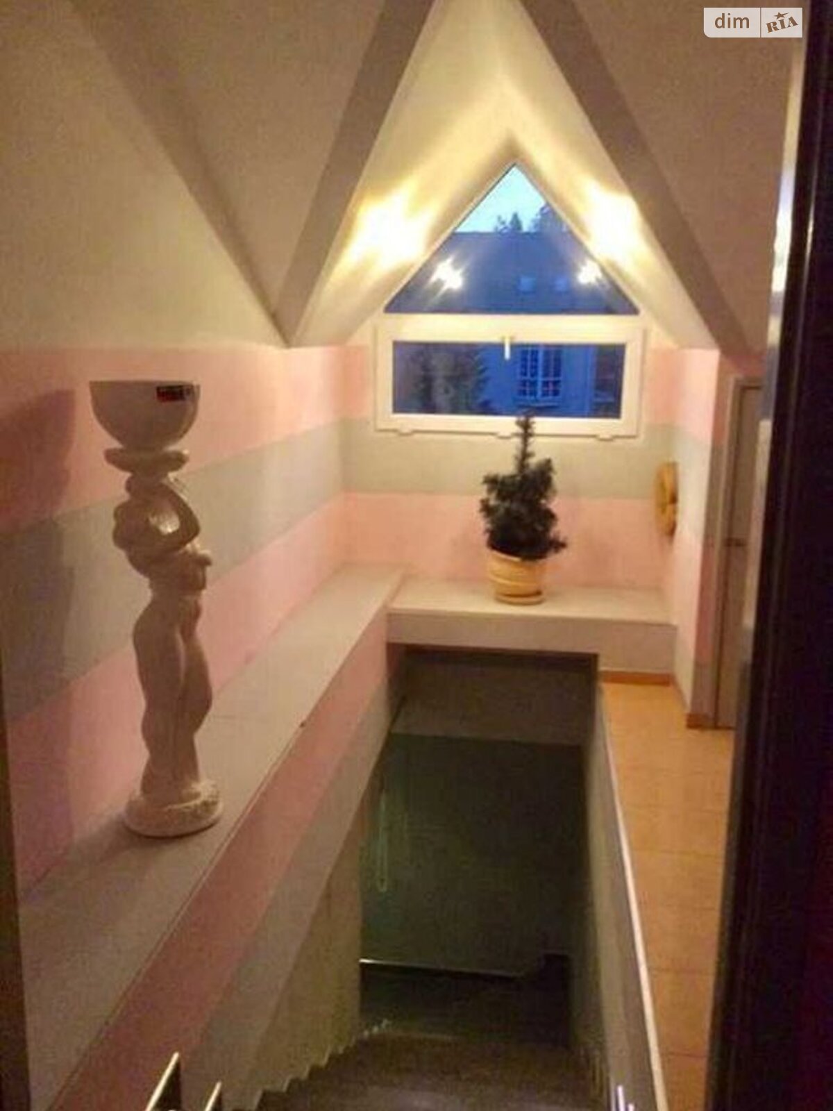 двухэтажный дом с верандой, 220 кв. м, кирпич. Сдается помесячно в Днепре, в районе ДИИТ фото 1 двухэтажный дом с верандой, 220 кв. м, кирпич. Сдается помесячно в Днепре, в районе ДИИТ фото 1