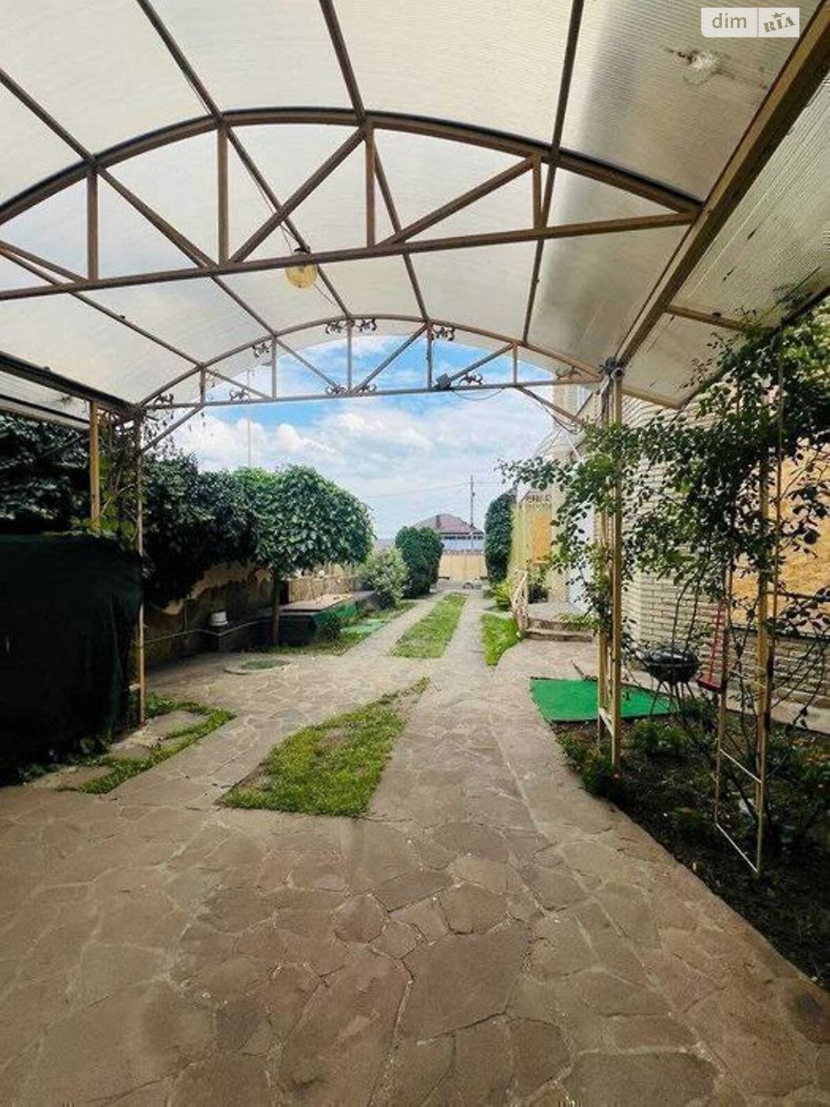 двухэтажный дом с верандой, 220 кв. м, кирпич. Сдается помесячно в Днепре, в районе ДИИТ фото 1 двухэтажный дом с верандой, 220 кв. м, кирпич. Сдается помесячно в Днепре, в районе ДИИТ фото 1