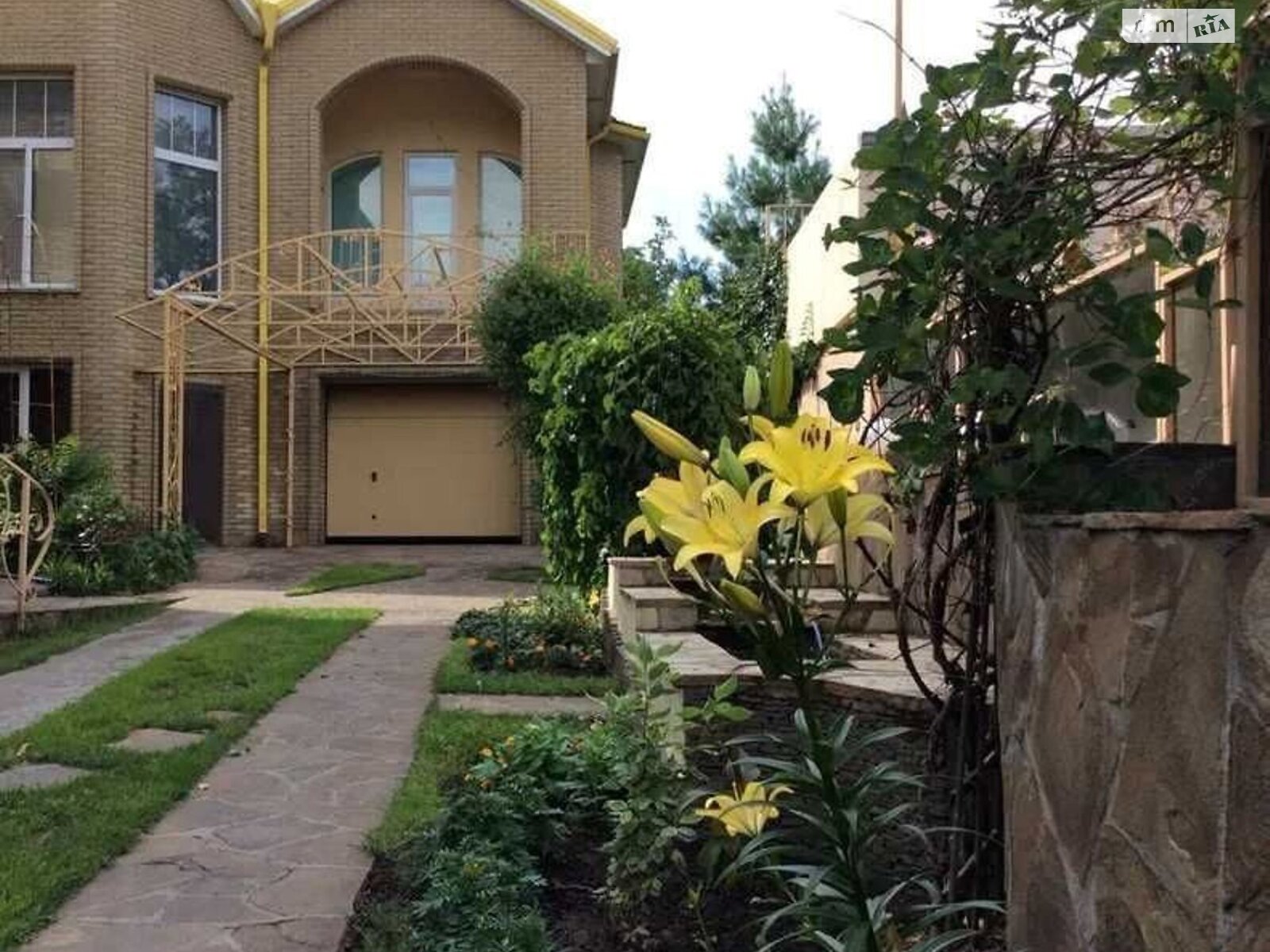 двухэтажный дом с верандой, 220 кв. м, кирпич. Сдается помесячно в Днепре, в районе ДИИТ фото 1 двухэтажный дом с верандой, 220 кв. м, кирпич. Сдается помесячно в Днепре, в районе ДИИТ фото 1