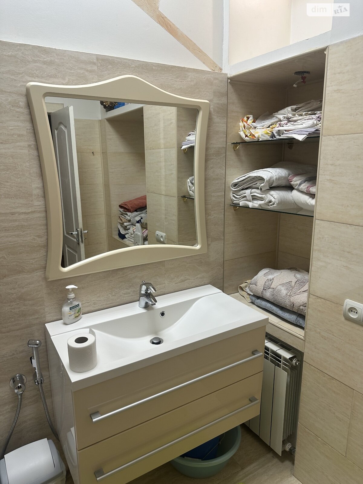 триповерховий будинок з гаражем, 220 кв. м, цегла. Здається помісячно в Дніпрі, в районі ДІІТ фото 1 трипроверховий будинок з гаражем, 220 кв. м, цегла. Здається помісячно в Дніпрі, в районі ДІІТ фото 1