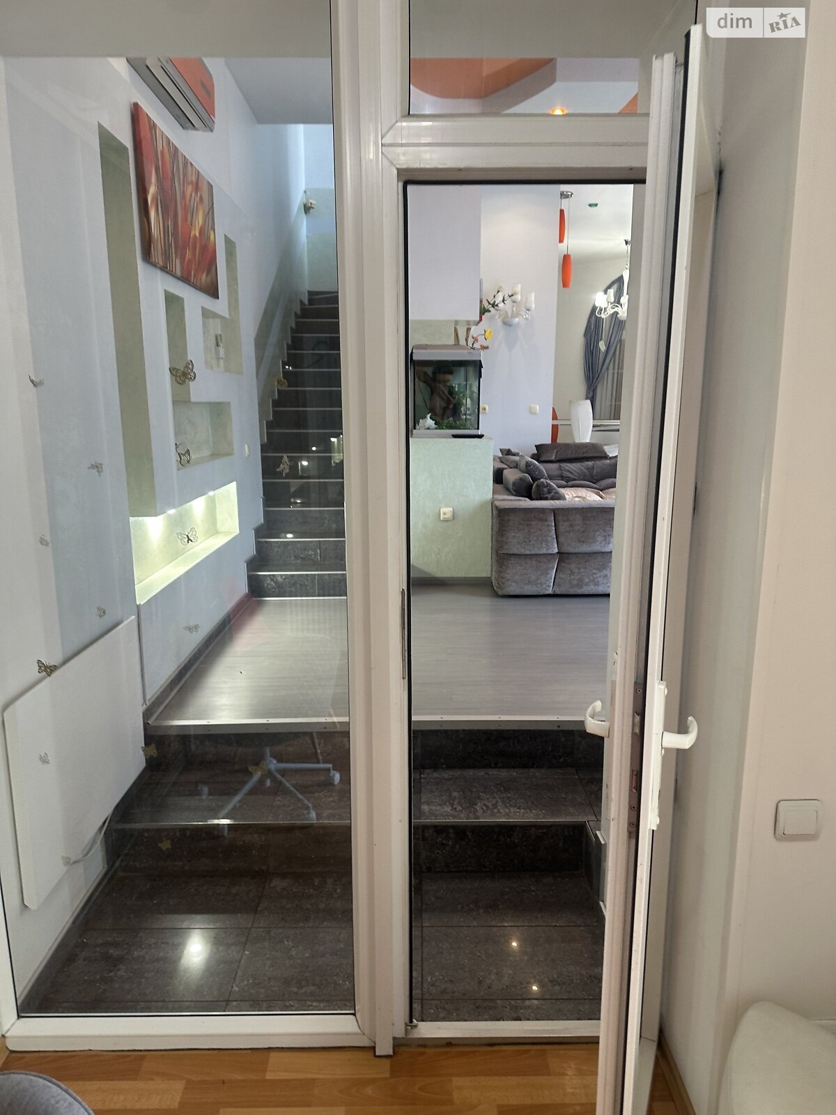 триповерховий будинок з гаражем, 220 кв. м, цегла. Здається помісячно в Дніпрі, в районі ДІІТ фото 1 трипроверховий будинок з гаражем, 220 кв. м, цегла. Здається помісячно в Дніпрі, в районі ДІІТ фото 1