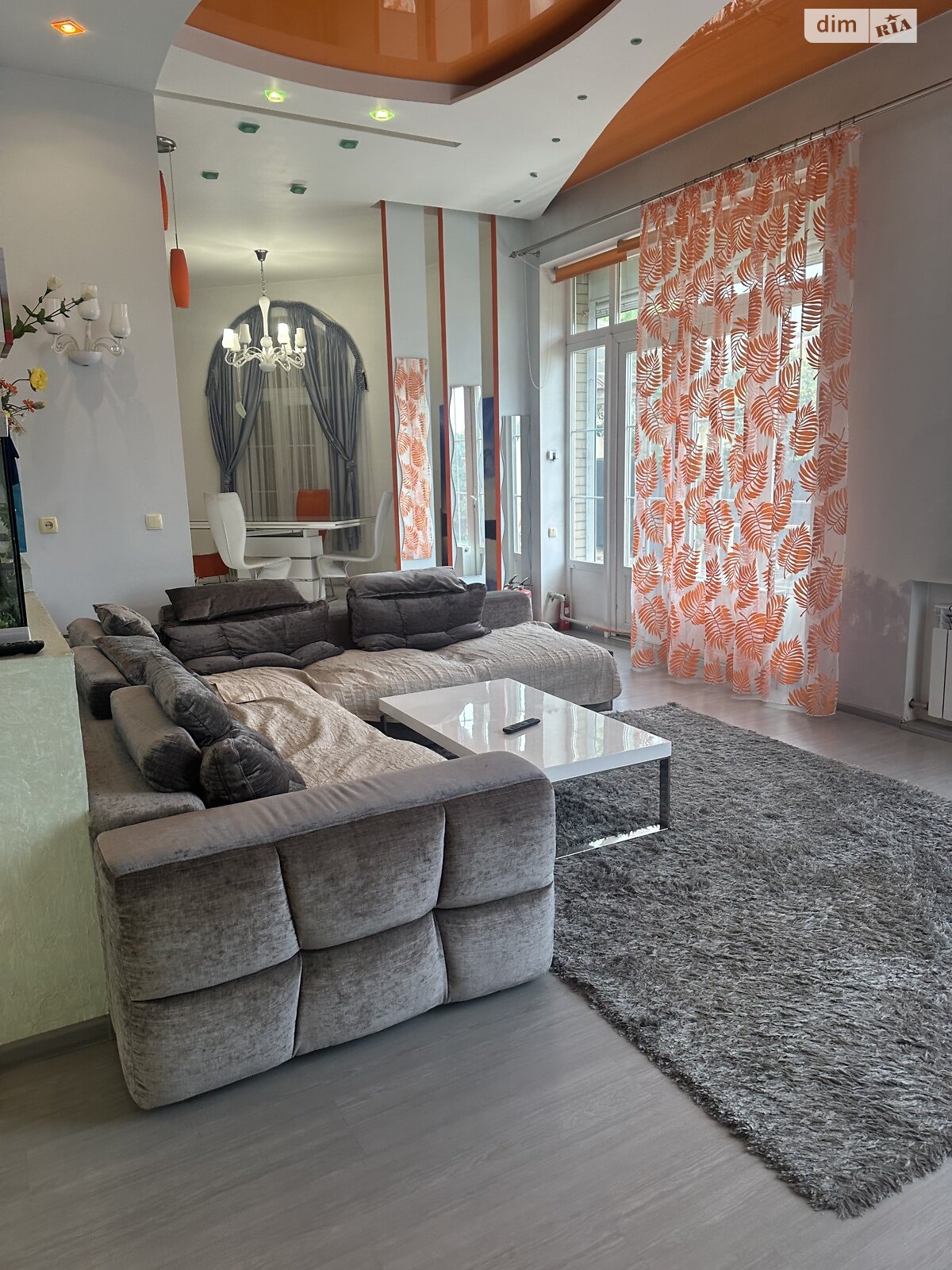 триповерховий будинок з гаражем, 220 кв. м, цегла. Здається помісячно в Дніпрі, в районі ДІІТ фото 1 трипроверховий будинок з гаражем, 220 кв. м, цегла. Здається помісячно в Дніпрі, в районі ДІІТ фото 1