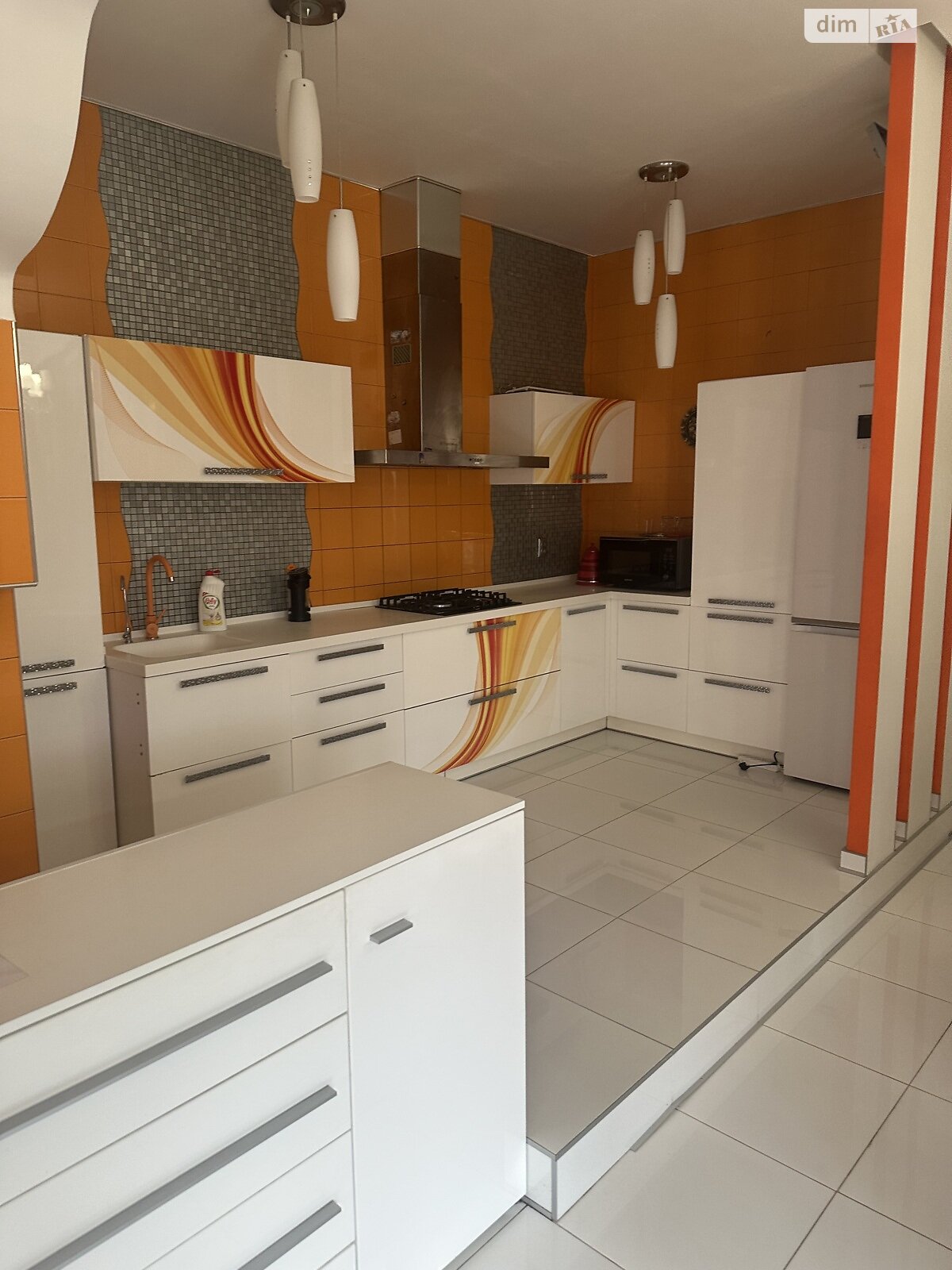 триповерховий будинок з гаражем, 220 кв. м, цегла. Здається помісячно в Дніпрі, в районі ДІІТ фото 1 трипроверховий будинок з гаражем, 220 кв. м, цегла. Здається помісячно в Дніпрі, в районі ДІІТ фото 1