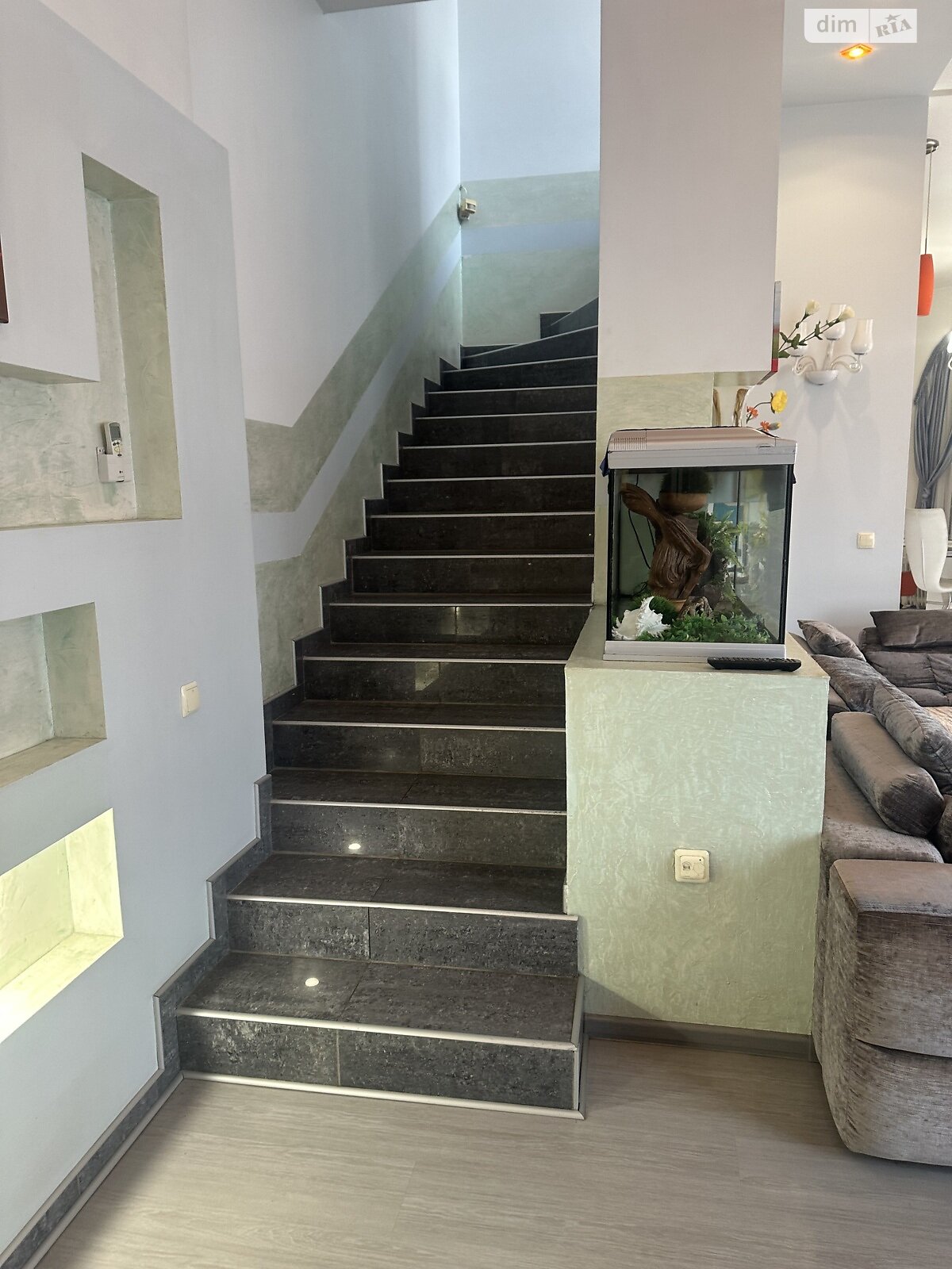 триповерховий будинок з гаражем, 220 кв. м, цегла. Здається помісячно в Дніпрі, в районі ДІІТ фото 1 трипроверховий будинок з гаражем, 220 кв. м, цегла. Здається помісячно в Дніпрі, в районі ДІІТ фото 1