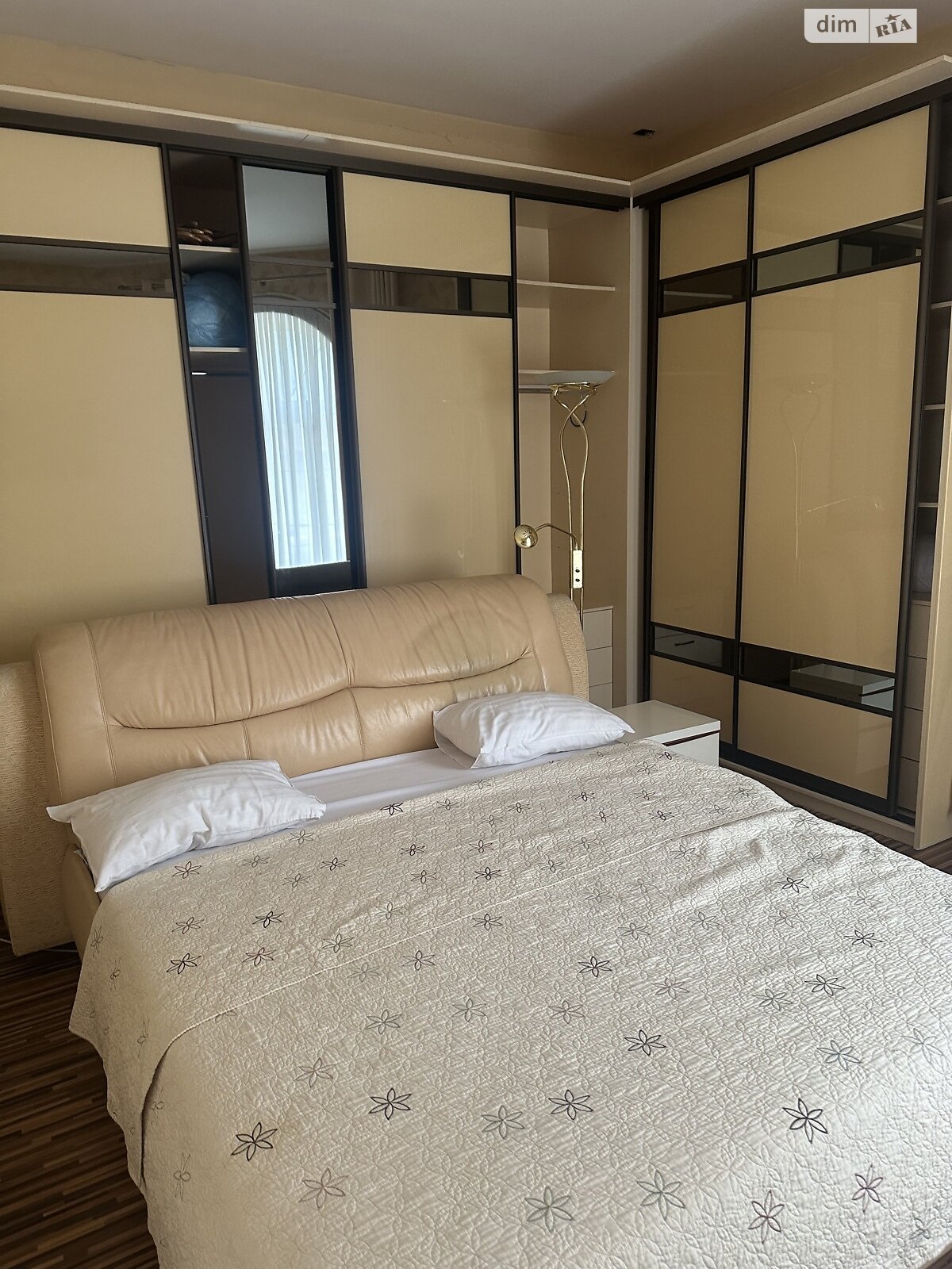 триповерховий будинок з гаражем, 220 кв. м, цегла. Здається помісячно в Дніпрі, в районі ДІІТ фото 1 трипроверховий будинок з гаражем, 220 кв. м, цегла. Здається помісячно в Дніпрі, в районі ДІІТ фото 1