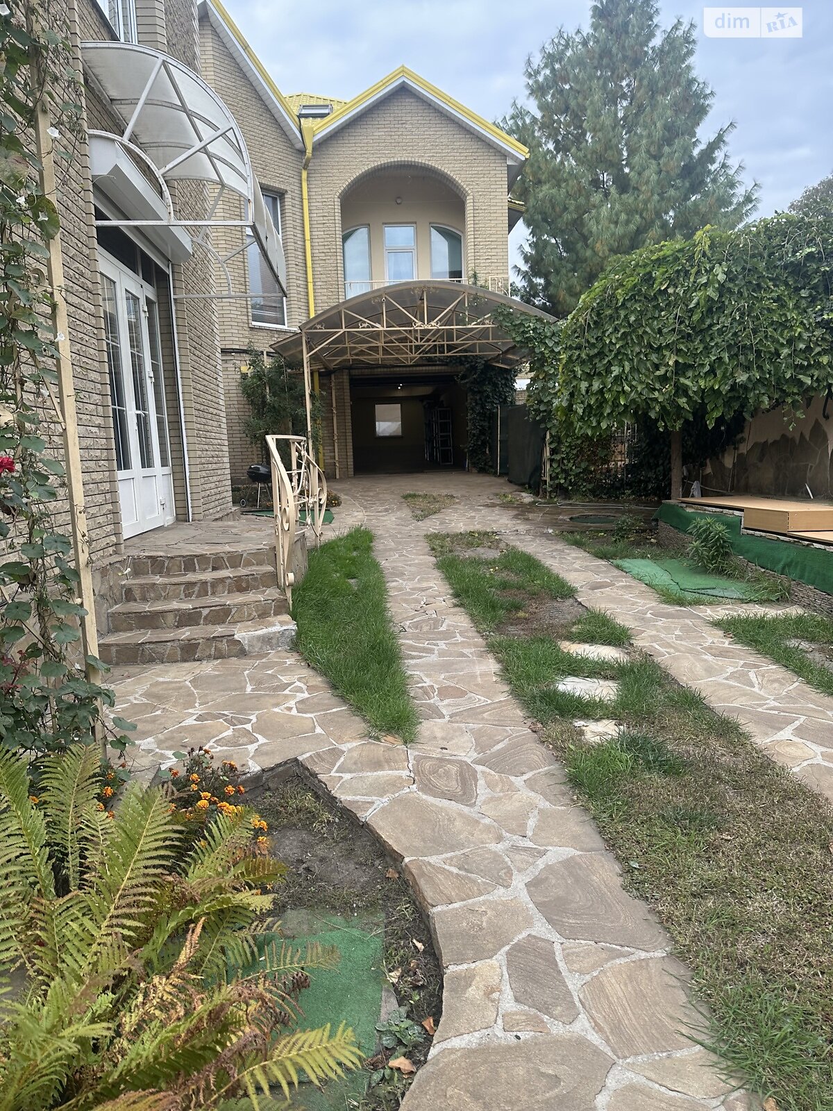триповерховий будинок з гаражем, 220 кв. м, цегла. Здається помісячно в Дніпрі, в районі ДІІТ фото 1 трипроверховий будинок з гаражем, 220 кв. м, цегла. Здається помісячно в Дніпрі, в районі ДІІТ фото 1