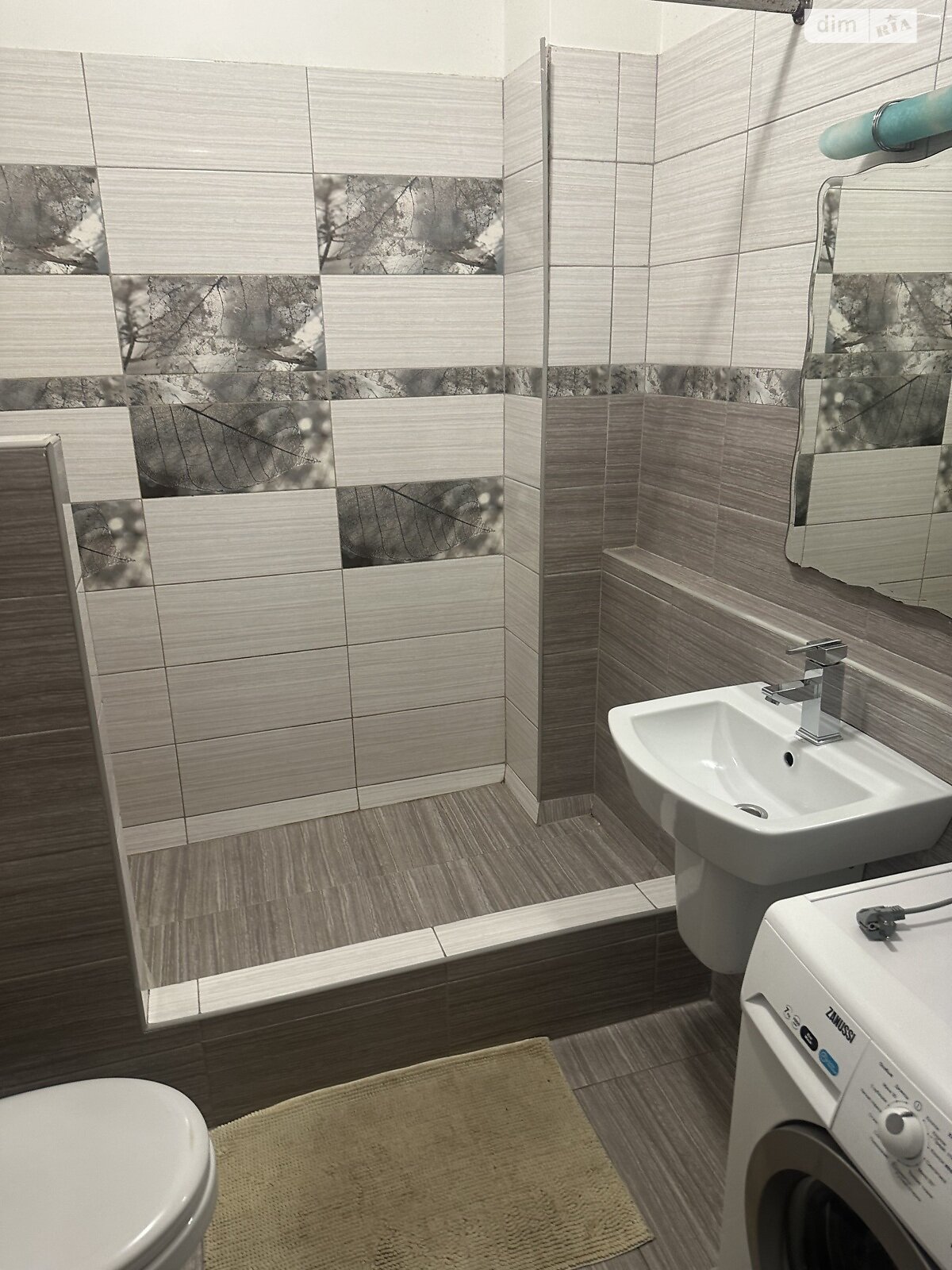 триповерховий будинок з гаражем, 220 кв. м, цегла. Здається помісячно в Дніпрі, в районі ДІІТ фото 1 трипроверховий будинок з гаражем, 220 кв. м, цегла. Здається помісячно в Дніпрі, в районі ДІІТ фото 1