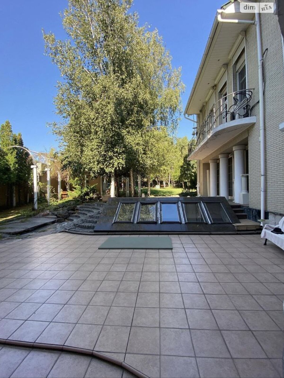 трехэтажный дом с верандой, 1800 кв. м, кирпич. Сдается помесячно в Днепре, в районе ДИИТ фото 1 трехэтажный дом с верандой, 1800 кв. м, кирпич. Сдается помесячно в Днепре, в районе ДИИТ фото 1