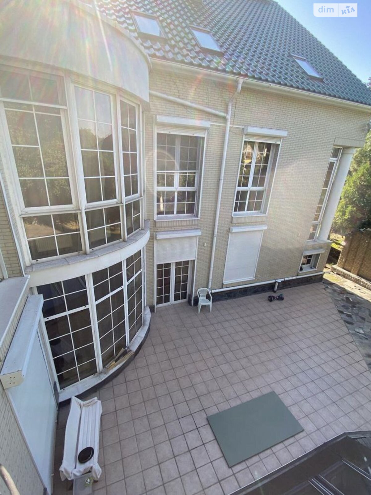 трехэтажный дом с верандой, 1800 кв. м, кирпич. Сдается помесячно в Днепре, в районе ДИИТ фото 1 трехэтажный дом с верандой, 1800 кв. м, кирпич. Сдается помесячно в Днепре, в районе ДИИТ фото 1