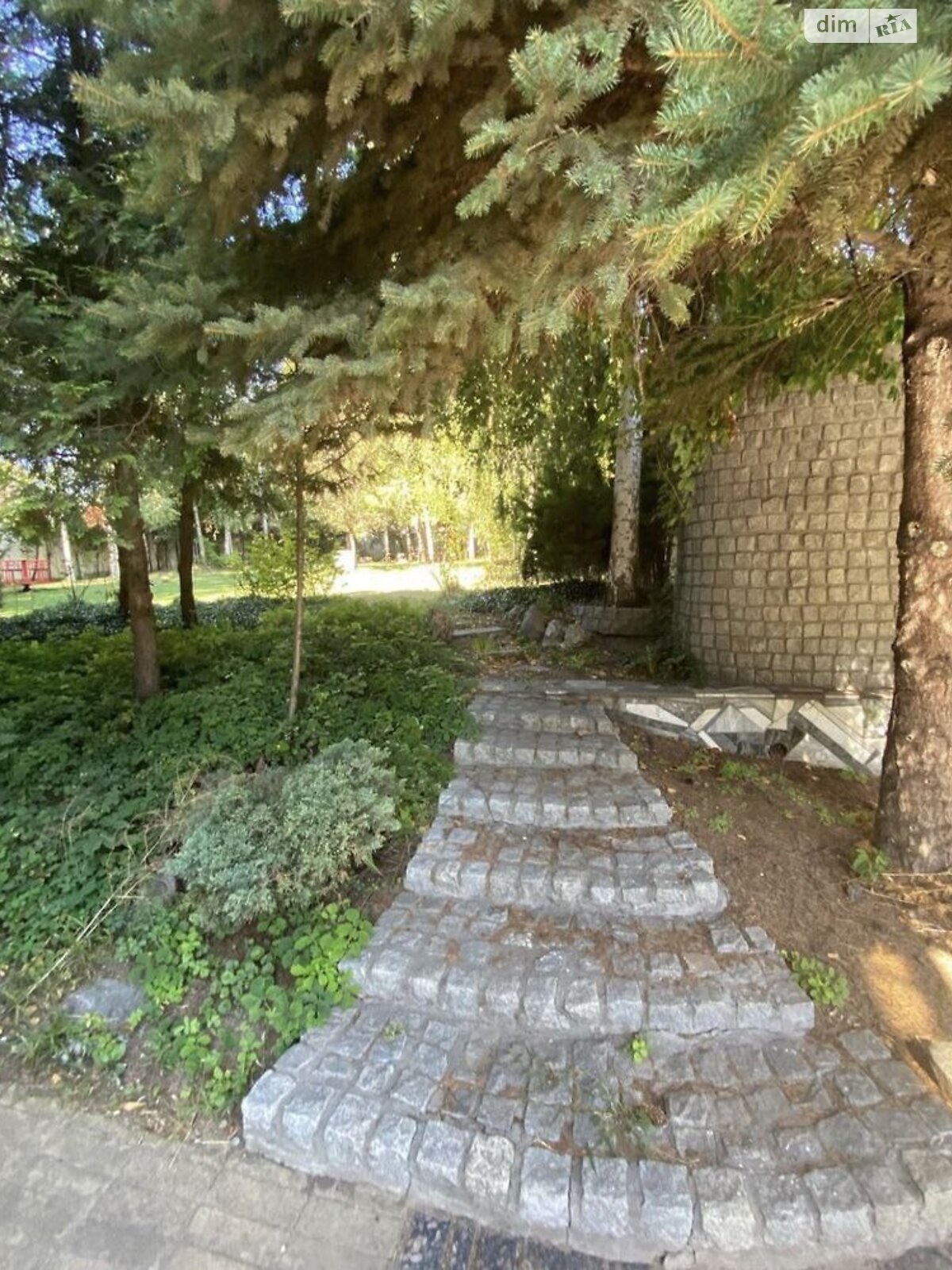 трехэтажный дом с верандой, 1800 кв. м, кирпич. Сдается помесячно в Днепре, в районе ДИИТ фото 1 трехэтажный дом с верандой, 1800 кв. м, кирпич. Сдается помесячно в Днепре, в районе ДИИТ фото 1