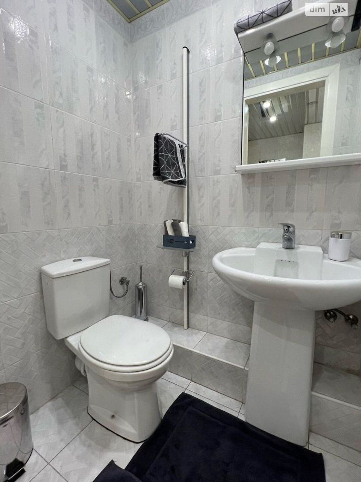 трехэтажный дом с верандой, 1800 кв. м, кирпич. Сдается помесячно в Днепре, в районе ДИИТ фото 1 трехэтажный дом с верандой, 1800 кв. м, кирпич. Сдается помесячно в Днепре, в районе ДИИТ фото 1