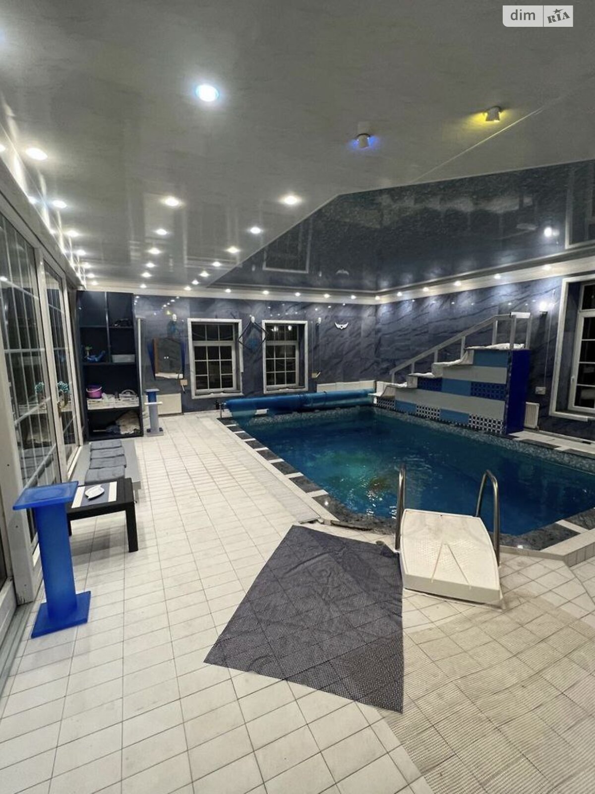 трехэтажный дом с верандой, 1800 кв. м, кирпич. Сдается помесячно в Днепре, в районе ДИИТ фото 1 трехэтажный дом с верандой, 1800 кв. м, кирпич. Сдается помесячно в Днепре, в районе ДИИТ фото 1