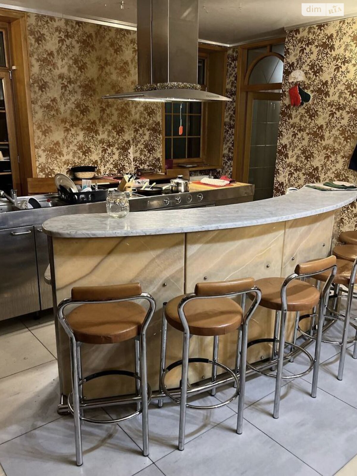 трехэтажный дом с верандой, 1800 кв. м, кирпич. Сдается помесячно в Днепре, в районе ДИИТ фото 1 трехэтажный дом с верандой, 1800 кв. м, кирпич. Сдается помесячно в Днепре, в районе ДИИТ фото 1