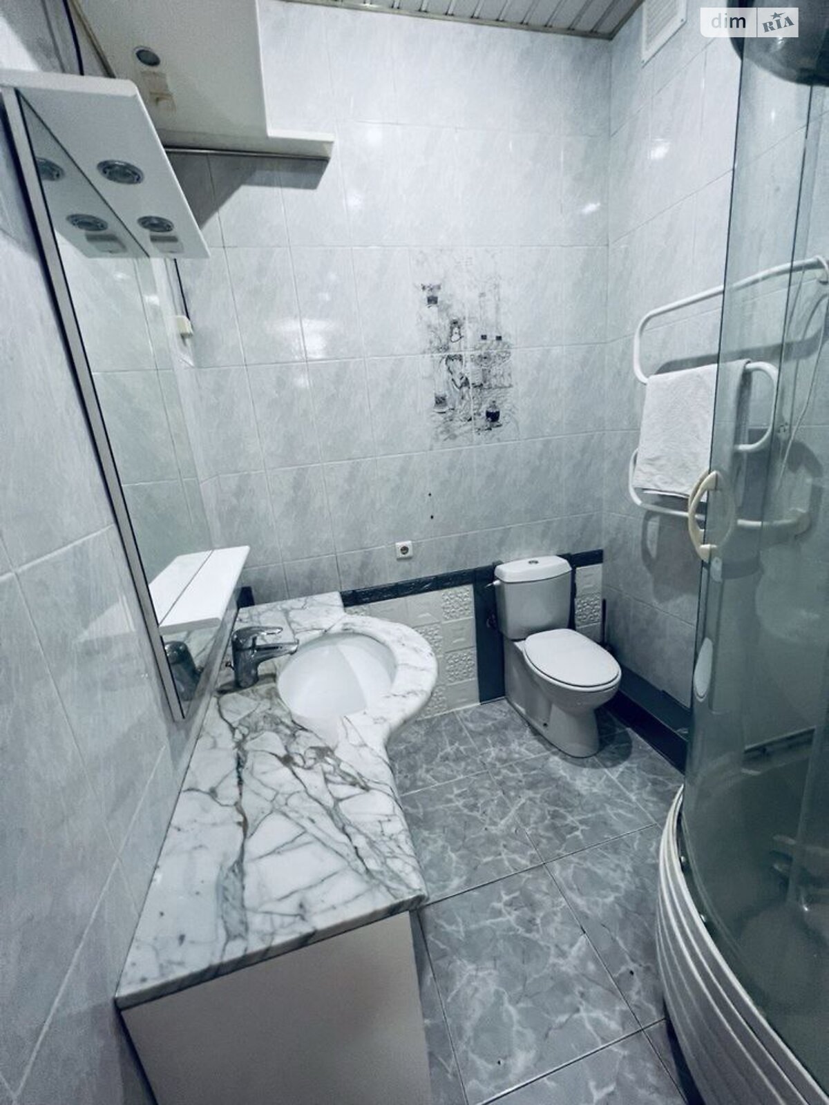 трехэтажный дом с верандой, 1800 кв. м, кирпич. Сдается помесячно в Днепре, в районе ДИИТ фото 1 трехэтажный дом с верандой, 1800 кв. м, кирпич. Сдается помесячно в Днепре, в районе ДИИТ фото 1