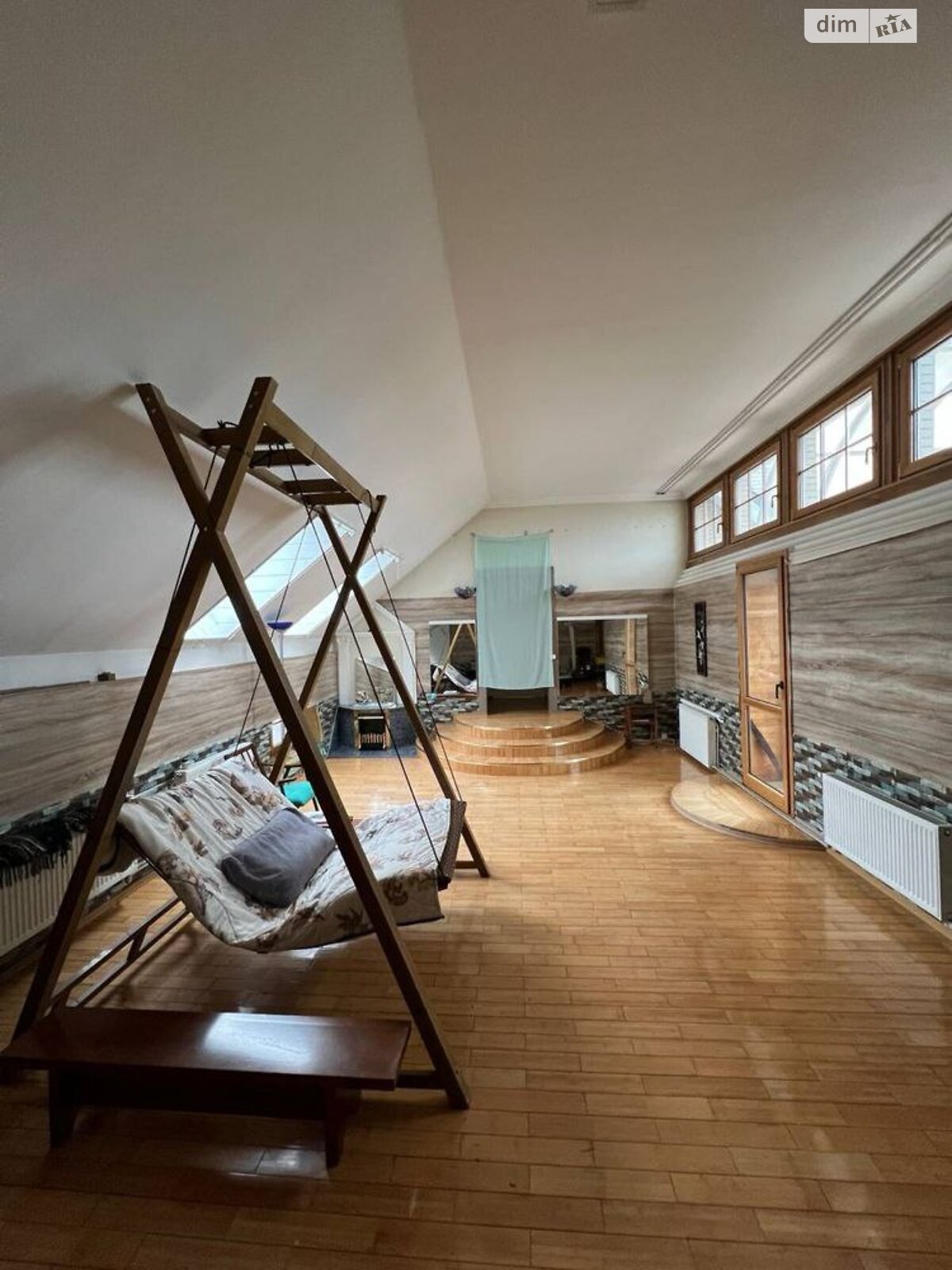 трехэтажный дом с верандой, 1800 кв. м, кирпич. Сдается помесячно в Днепре, в районе ДИИТ фото 1 трехэтажный дом с верандой, 1800 кв. м, кирпич. Сдается помесячно в Днепре, в районе ДИИТ фото 1