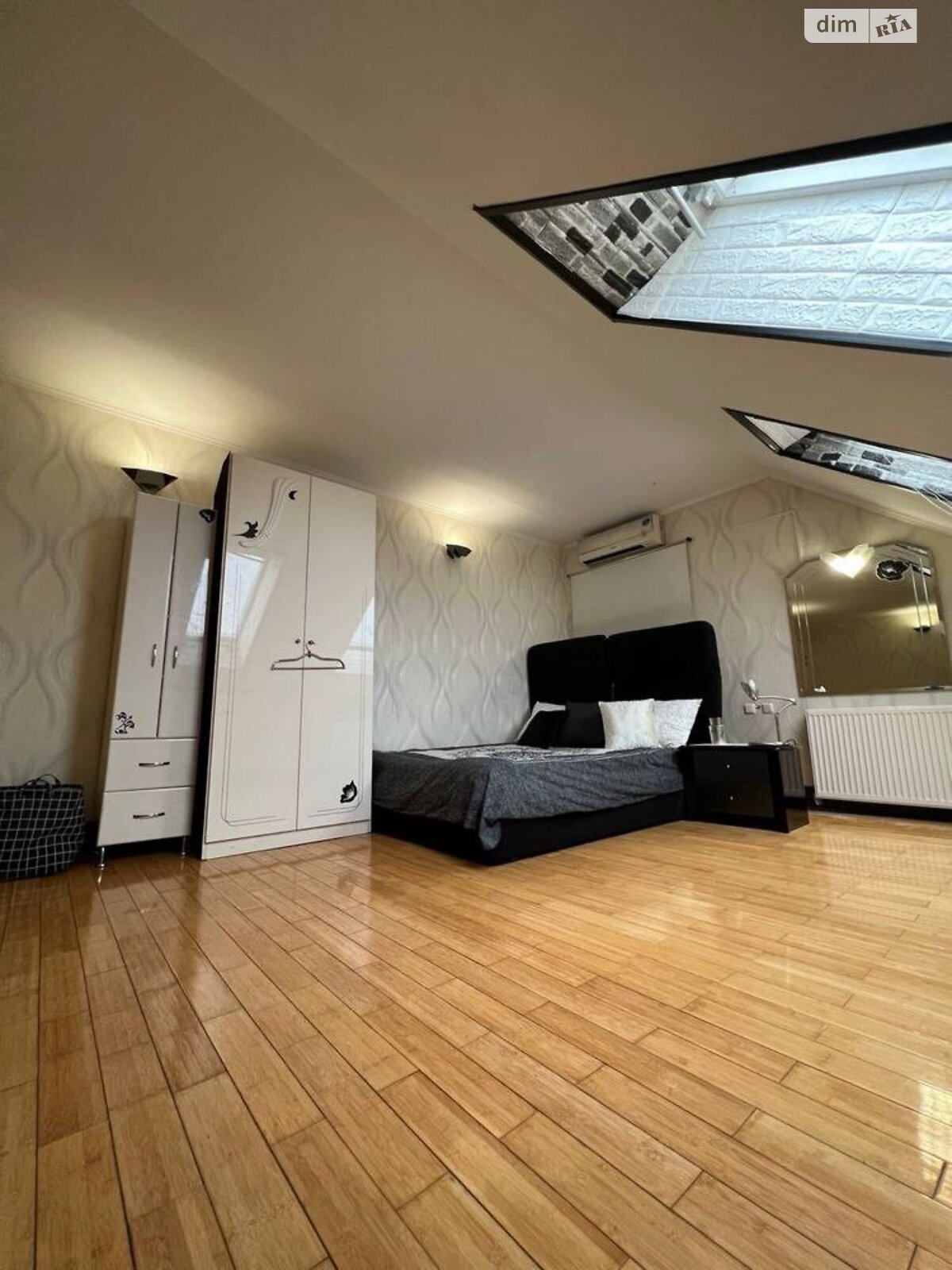 трехэтажный дом с верандой, 1800 кв. м, кирпич. Сдается помесячно в Днепре, в районе ДИИТ фото 1 трехэтажный дом с верандой, 1800 кв. м, кирпич. Сдается помесячно в Днепре, в районе ДИИТ фото 1