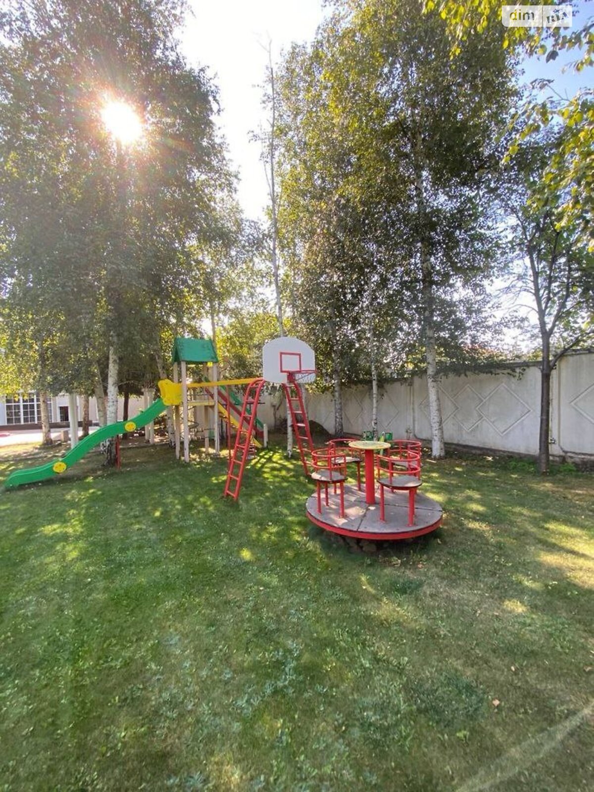 трехэтажный дом с верандой, 1800 кв. м, кирпич. Сдается помесячно в Днепре, в районе ДИИТ фото 1 трехэтажный дом с верандой, 1800 кв. м, кирпич. Сдается помесячно в Днепре, в районе ДИИТ фото 1