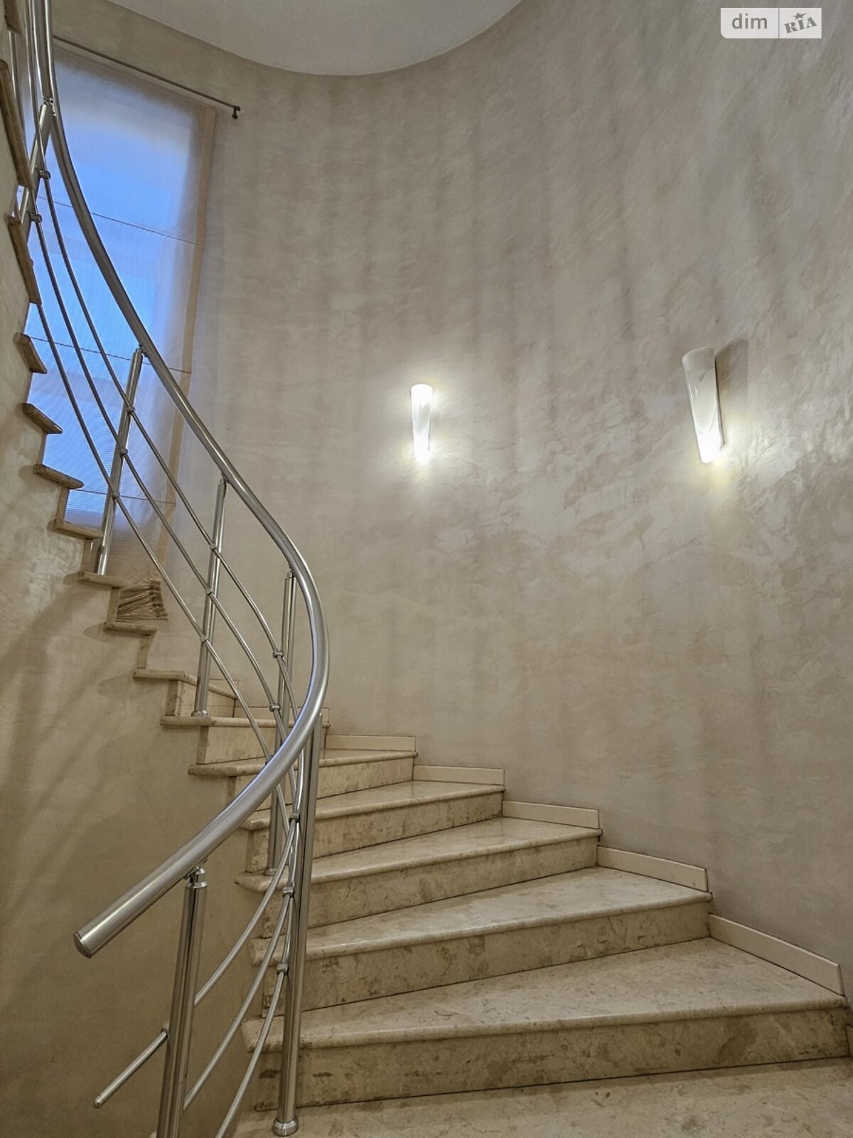 двухэтажный дом, 200 кв. м, кирпич. Сдается помесячно в Днепре фото 1