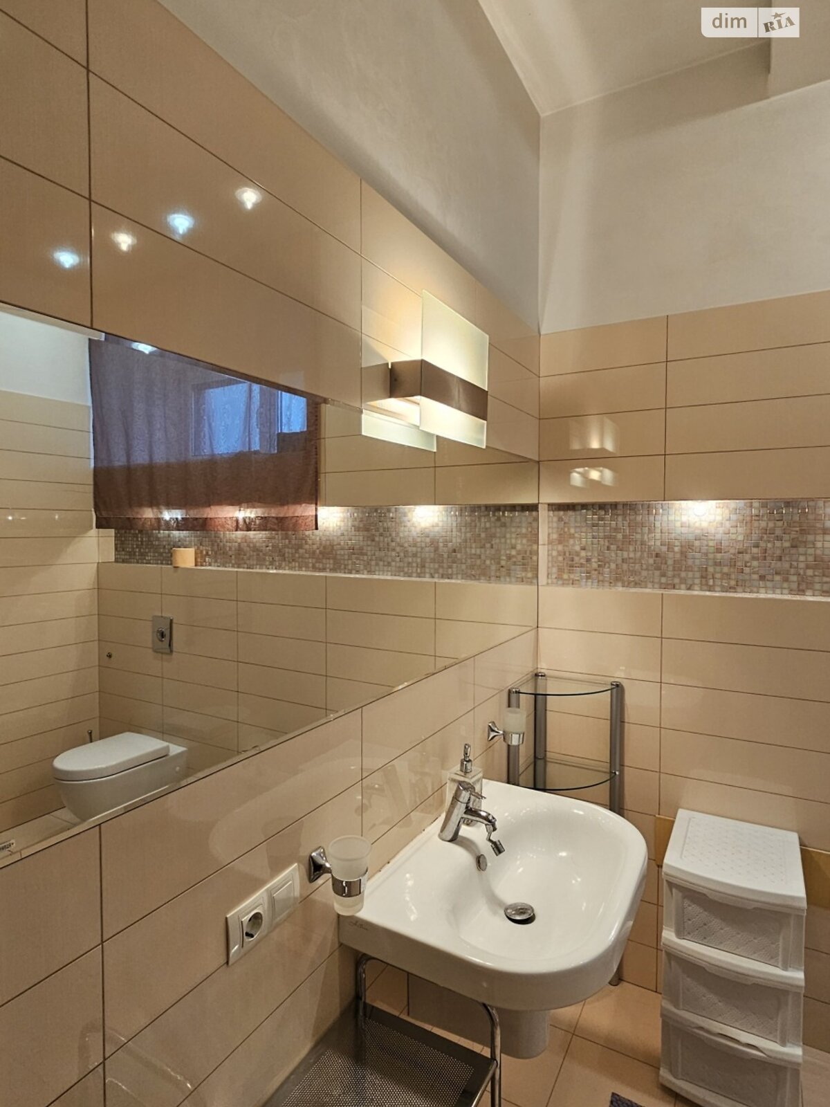 двухэтажный дом, 200 кв. м, кирпич. Сдается помесячно в Днепре фото 1