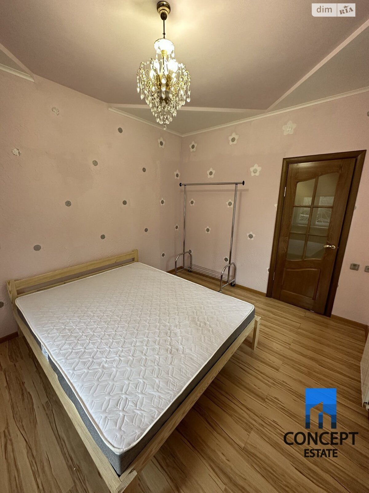 одноэтажный дом с гаражом, 80 кв. м, кирпич. Сдается помесячно в Днепре, в районе Еврейская слобода фото 1