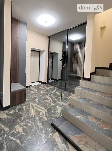 трехэтажный таунхаус с ремонтом, 250 кв. м, кирпич. Сдается помесячно в Днепре, в районе Гагарина фото 1 трехэтажный таунхаус с ремонтом, 250 кв. м, кирпич. Сдается помесячно в Днепре, в районе Гагарина фото 1
