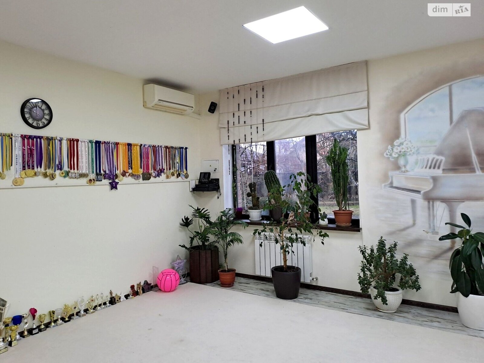 двухэтажный дом с ремонтом, 230 кв. м, кирпич. Сдается помесячно в Днепре, в районе Камянка фото 1