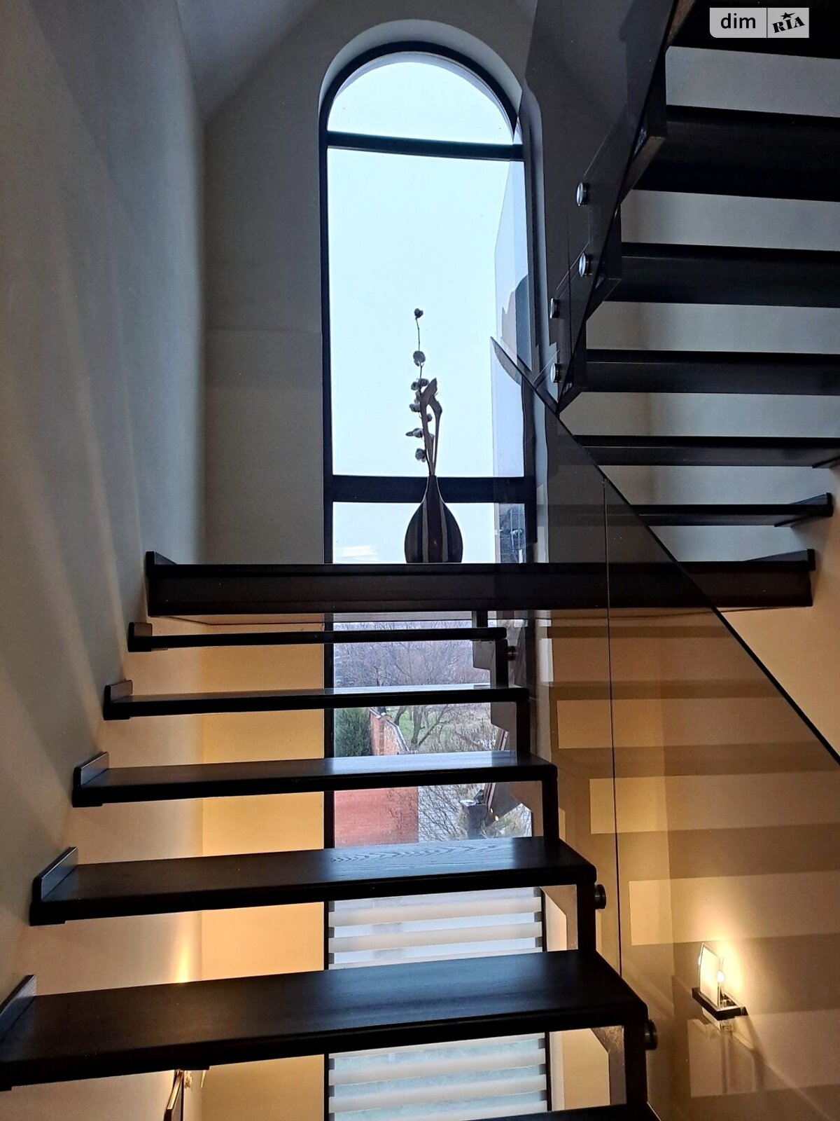 двухэтажный дом с ремонтом, 230 кв. м, кирпич. Сдается помесячно в Днепре, в районе Камянка фото 1