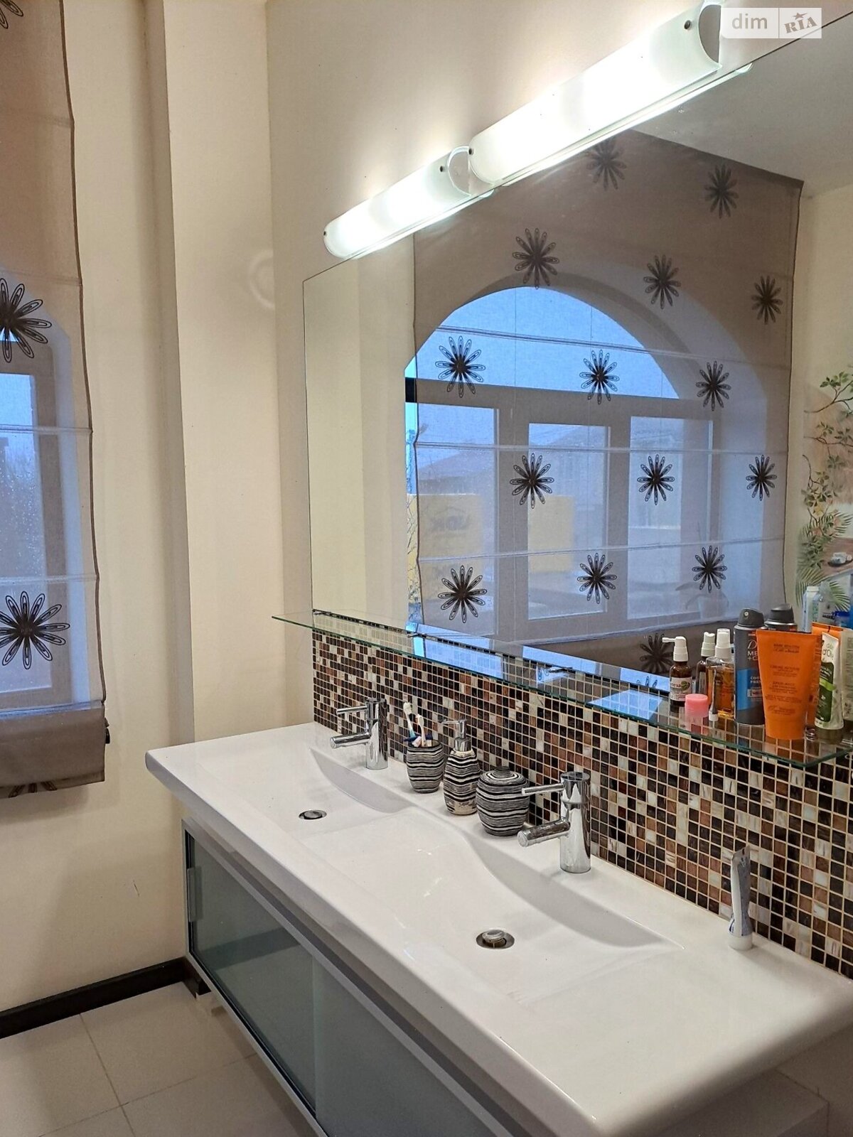 двухэтажный дом с ремонтом, 230 кв. м, кирпич. Сдается помесячно в Днепре, в районе Камянка фото 1