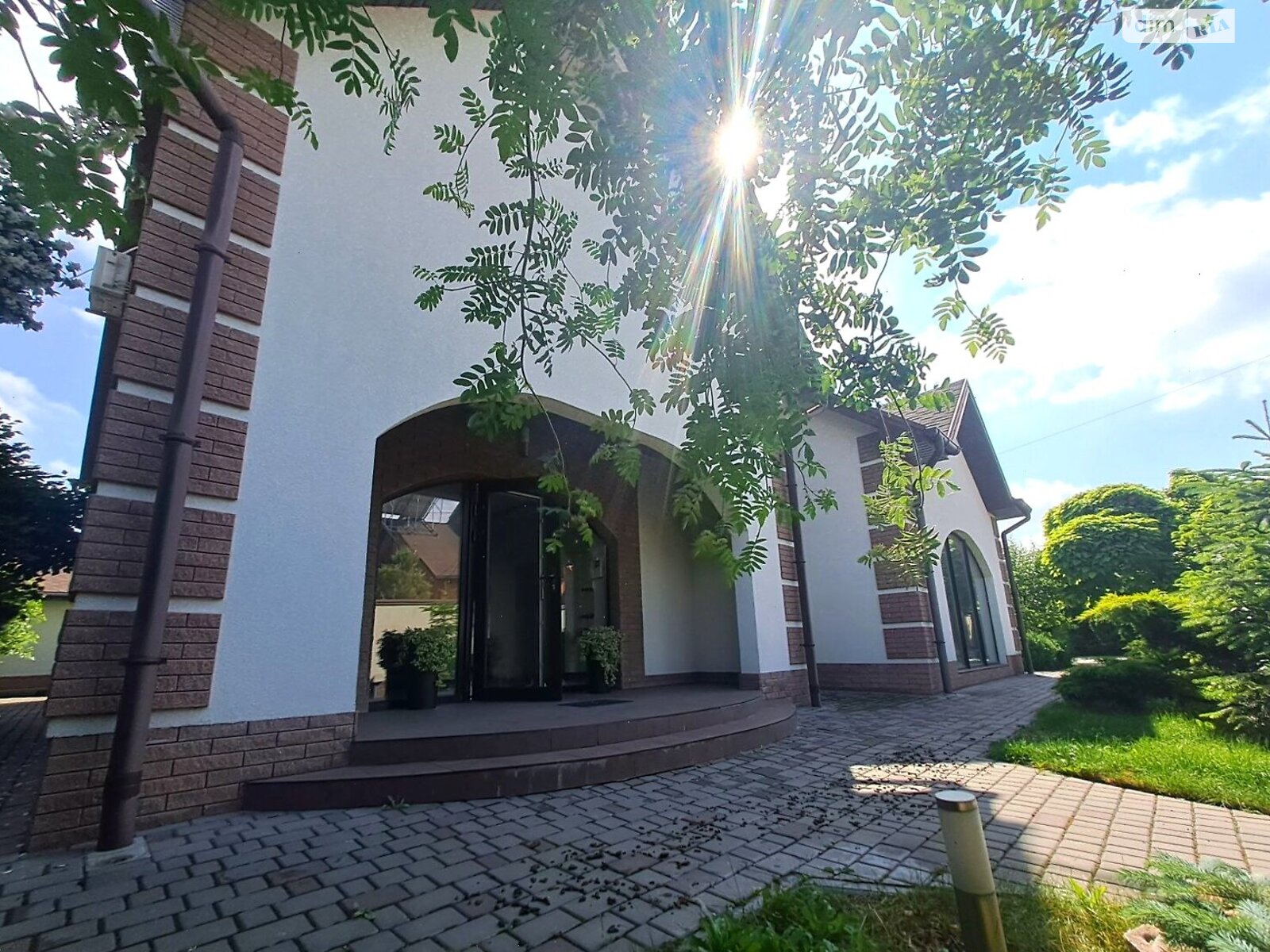 двухэтажный дом с ремонтом, 230 кв. м, кирпич. Сдается помесячно в Днепре, в районе Камянка фото 1