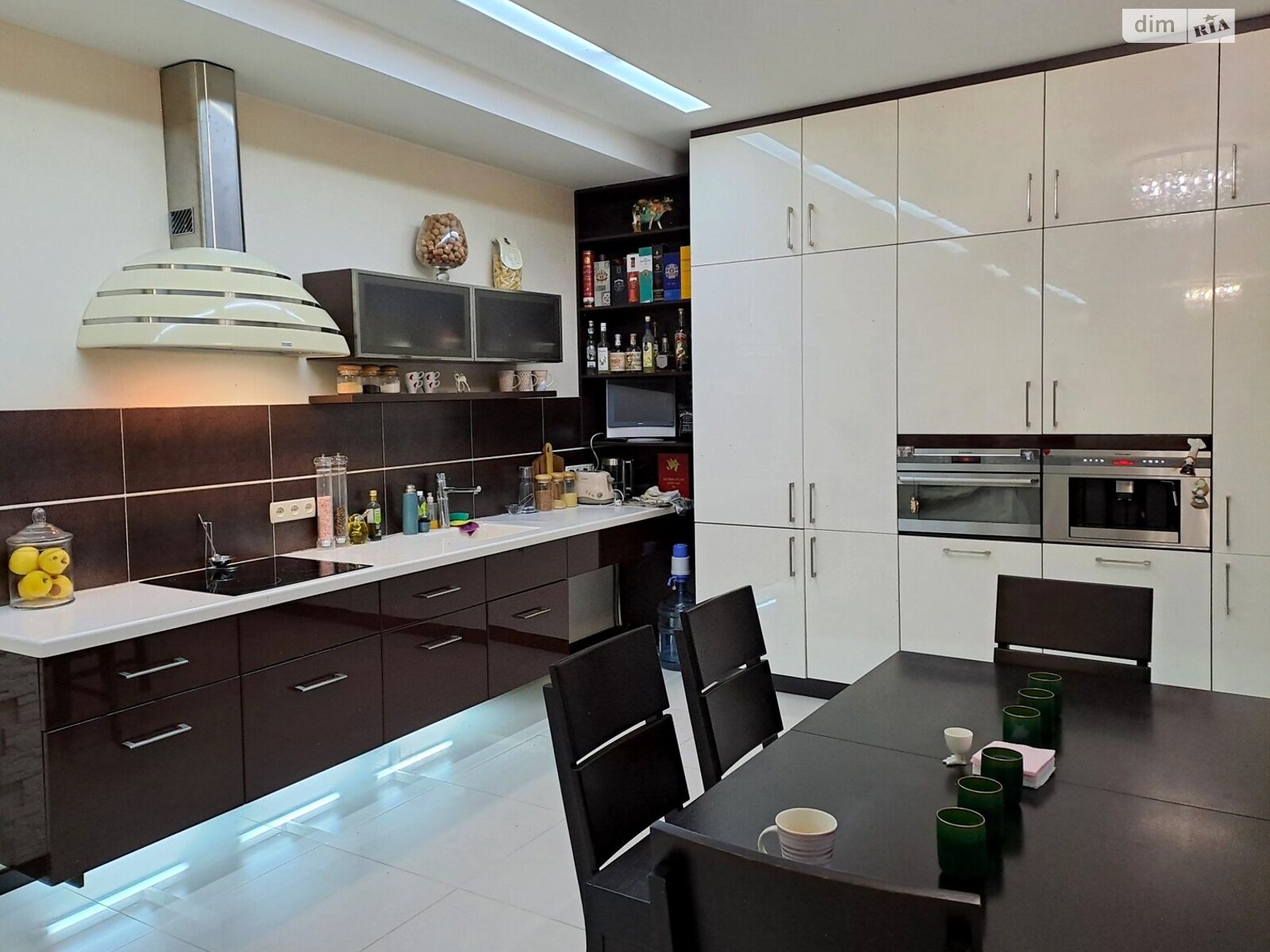 двухэтажный дом с ремонтом, 230 кв. м, кирпич. Сдается помесячно в Днепре, в районе Камянка фото 1