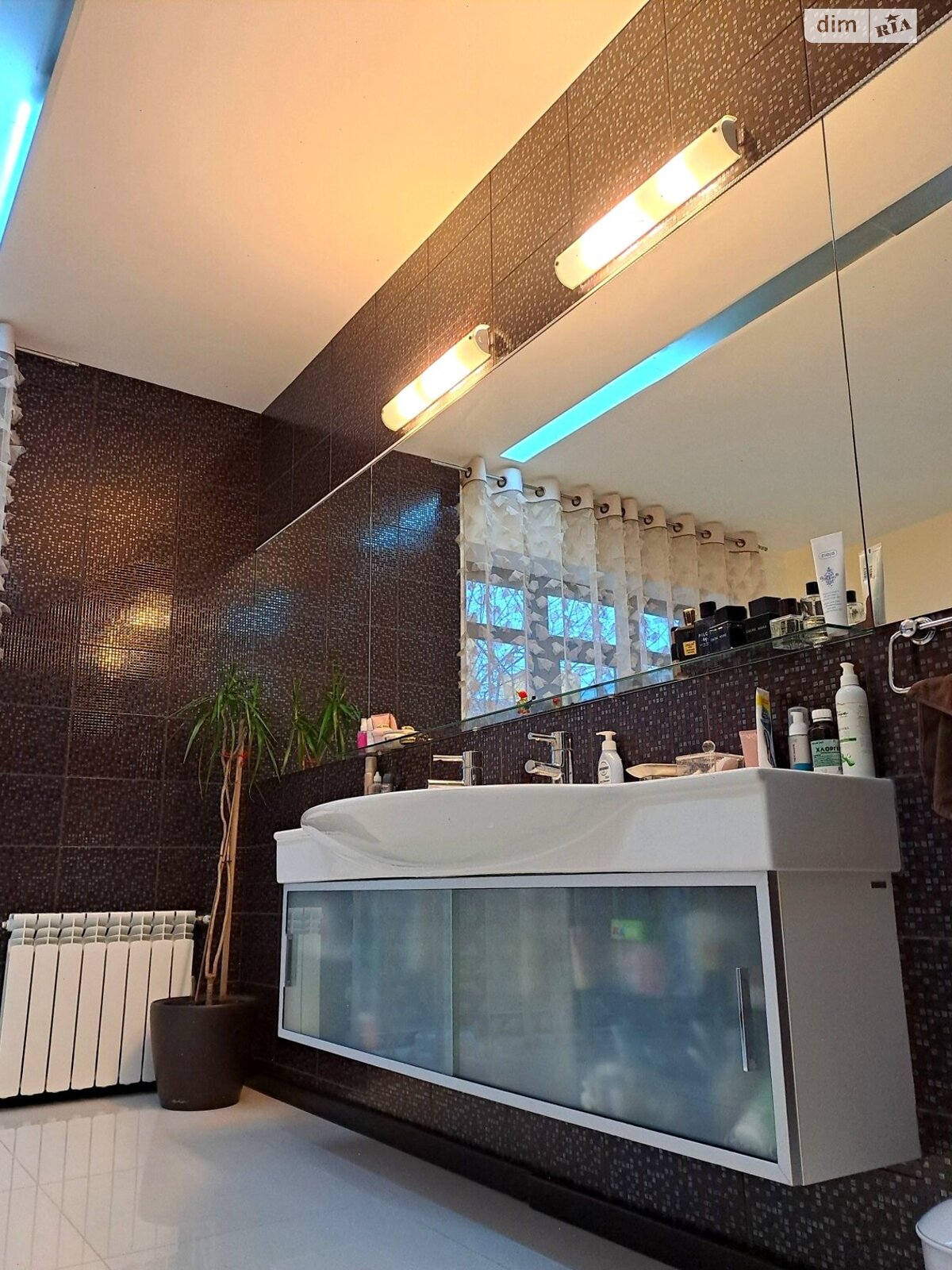 двухэтажный дом с ремонтом, 230 кв. м, кирпич. Сдается помесячно в Днепре, в районе Камянка фото 1