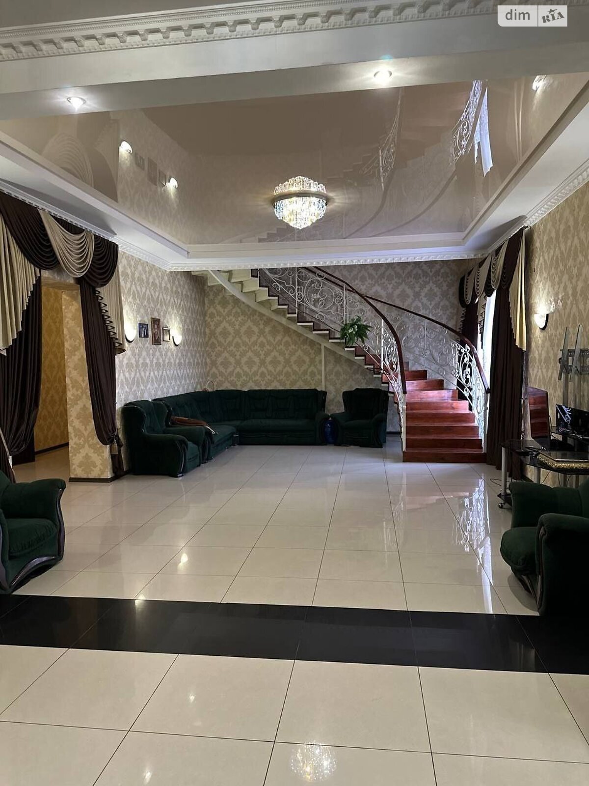 двоповерховий будинок з верандою, 233 кв. м, кирпич. Здається помісячно в Дніпрі, в районі Кам’янка фото 1 двопроверховий будинок з верандою, 233 кв. м, кирпич. Здається помісячно в Дніпрі, в районі Кам’янка фото 1