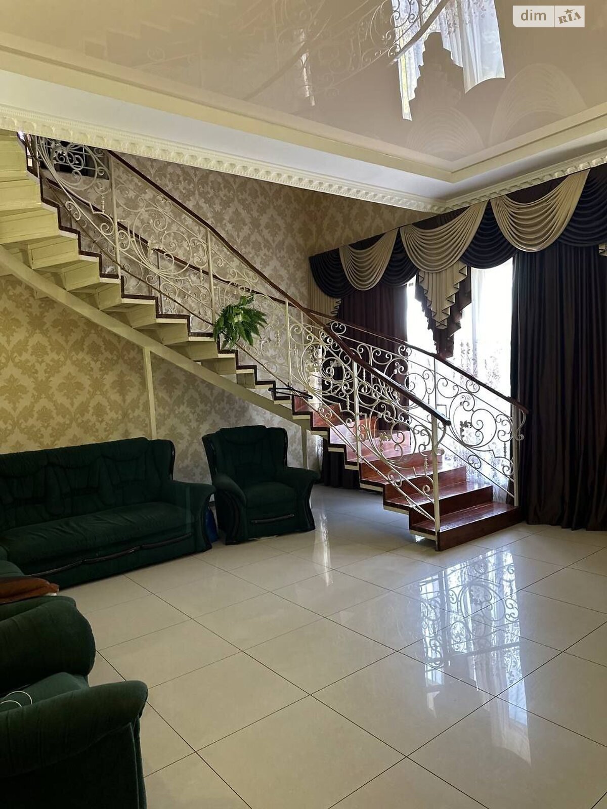 двоповерховий будинок з верандою, 233 кв. м, кирпич. Здається помісячно в Дніпрі, в районі Кам’янка фото 1 двопроверховий будинок з верандою, 233 кв. м, кирпич. Здається помісячно в Дніпрі, в районі Кам’янка фото 1