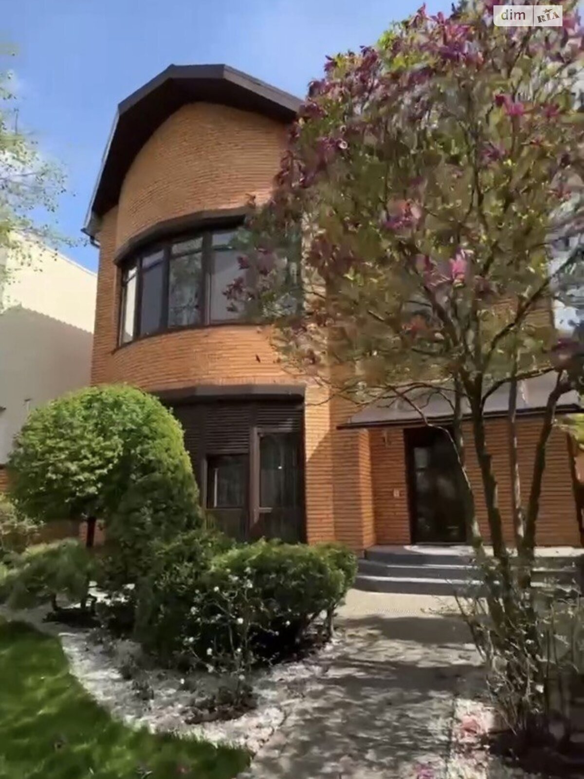 двухэтажный дом, 200 кв. м, кирпич. Сдается помесячно в Днепре, в районе Лагерный фото 1 двухэтажный дом, 200 кв. м, кирпич. Сдается помесячно в Днепре, в районе Лагерный фото 1