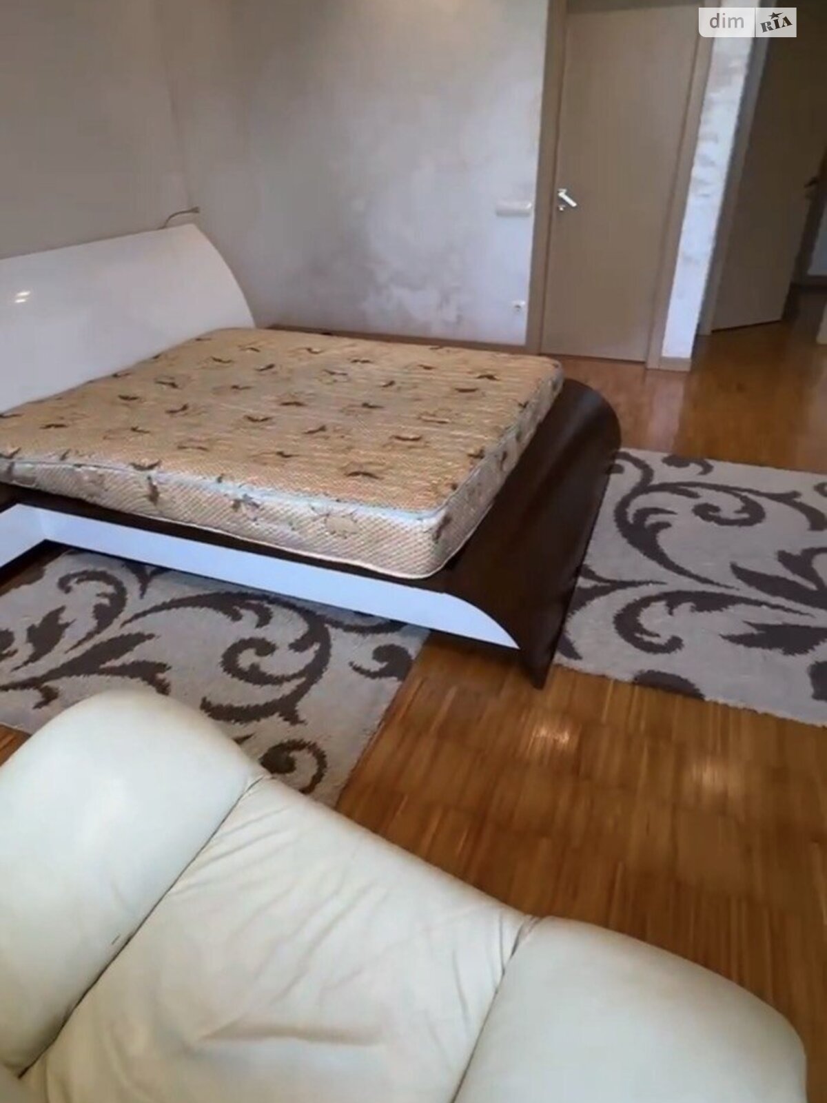 двухэтажный дом, 200 кв. м, кирпич. Сдается помесячно в Днепре, в районе Лагерный фото 1 двухэтажный дом, 200 кв. м, кирпич. Сдается помесячно в Днепре, в районе Лагерный фото 1