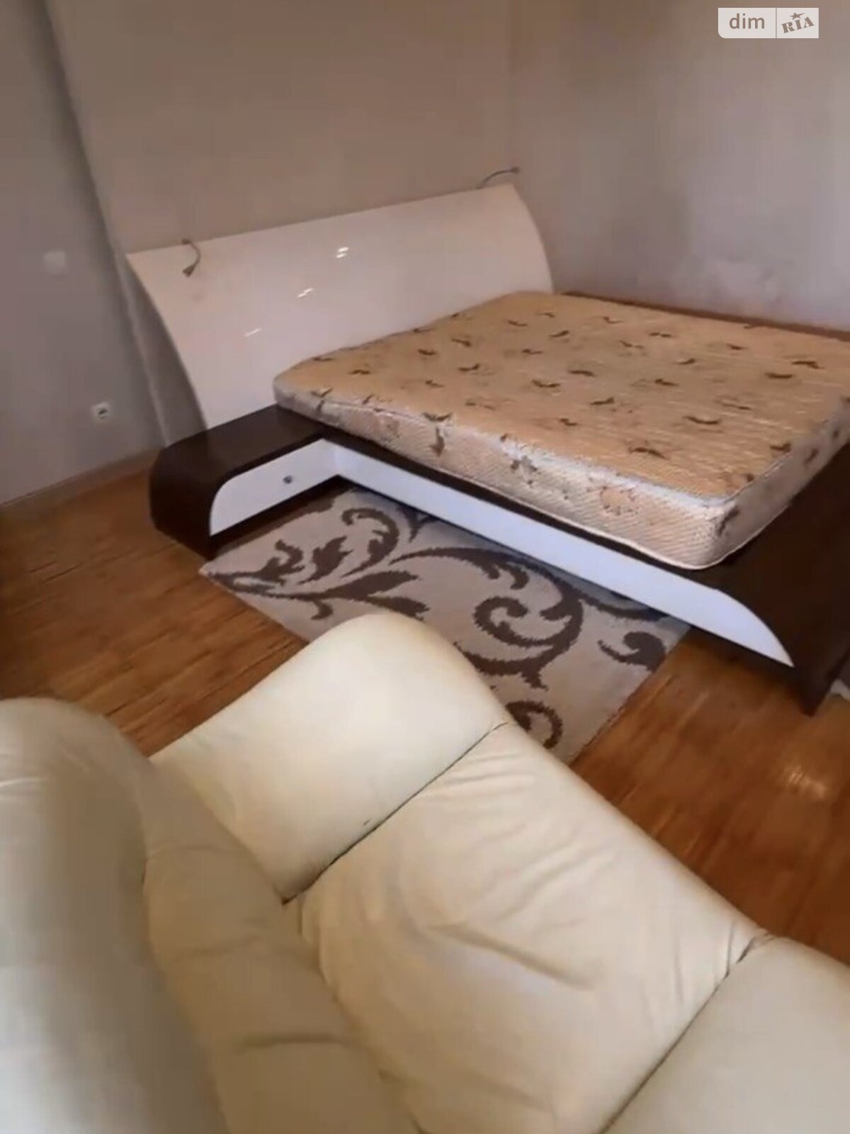 двухэтажный дом, 200 кв. м, кирпич. Сдается помесячно в Днепре, в районе Лагерный фото 1 двухэтажный дом, 200 кв. м, кирпич. Сдается помесячно в Днепре, в районе Лагерный фото 1