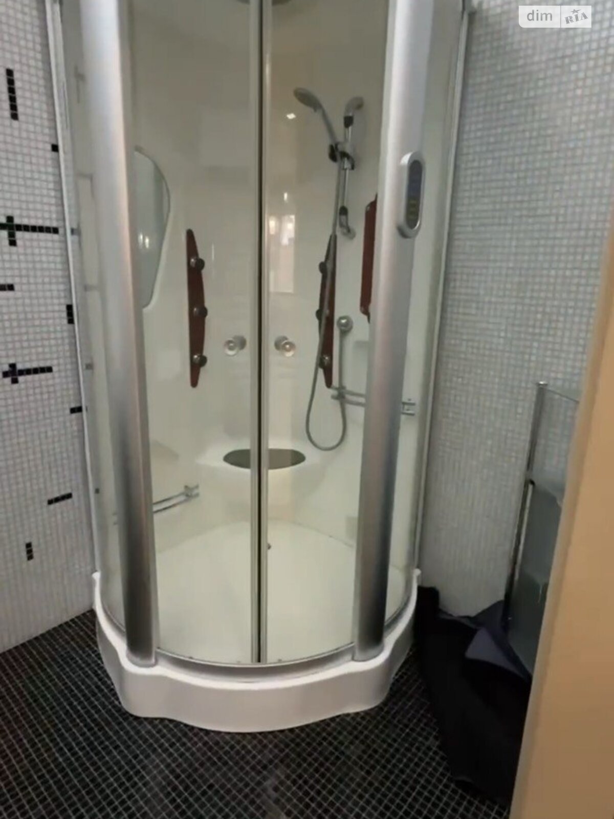 двухэтажный дом, 200 кв. м, кирпич. Сдается помесячно в Днепре, в районе Лагерный фото 1 двухэтажный дом, 200 кв. м, кирпич. Сдается помесячно в Днепре, в районе Лагерный фото 1