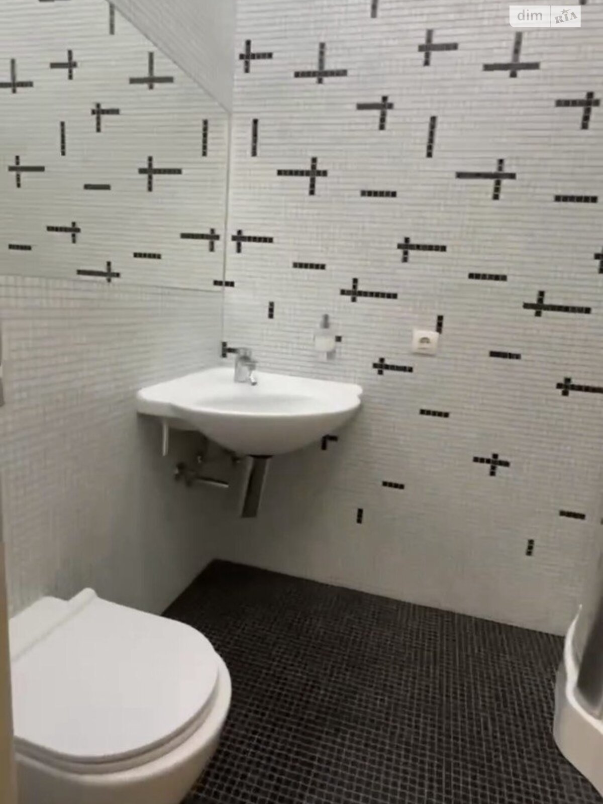 двухэтажный дом, 200 кв. м, кирпич. Сдается помесячно в Днепре, в районе Лагерный фото 1 двухэтажный дом, 200 кв. м, кирпич. Сдается помесячно в Днепре, в районе Лагерный фото 1