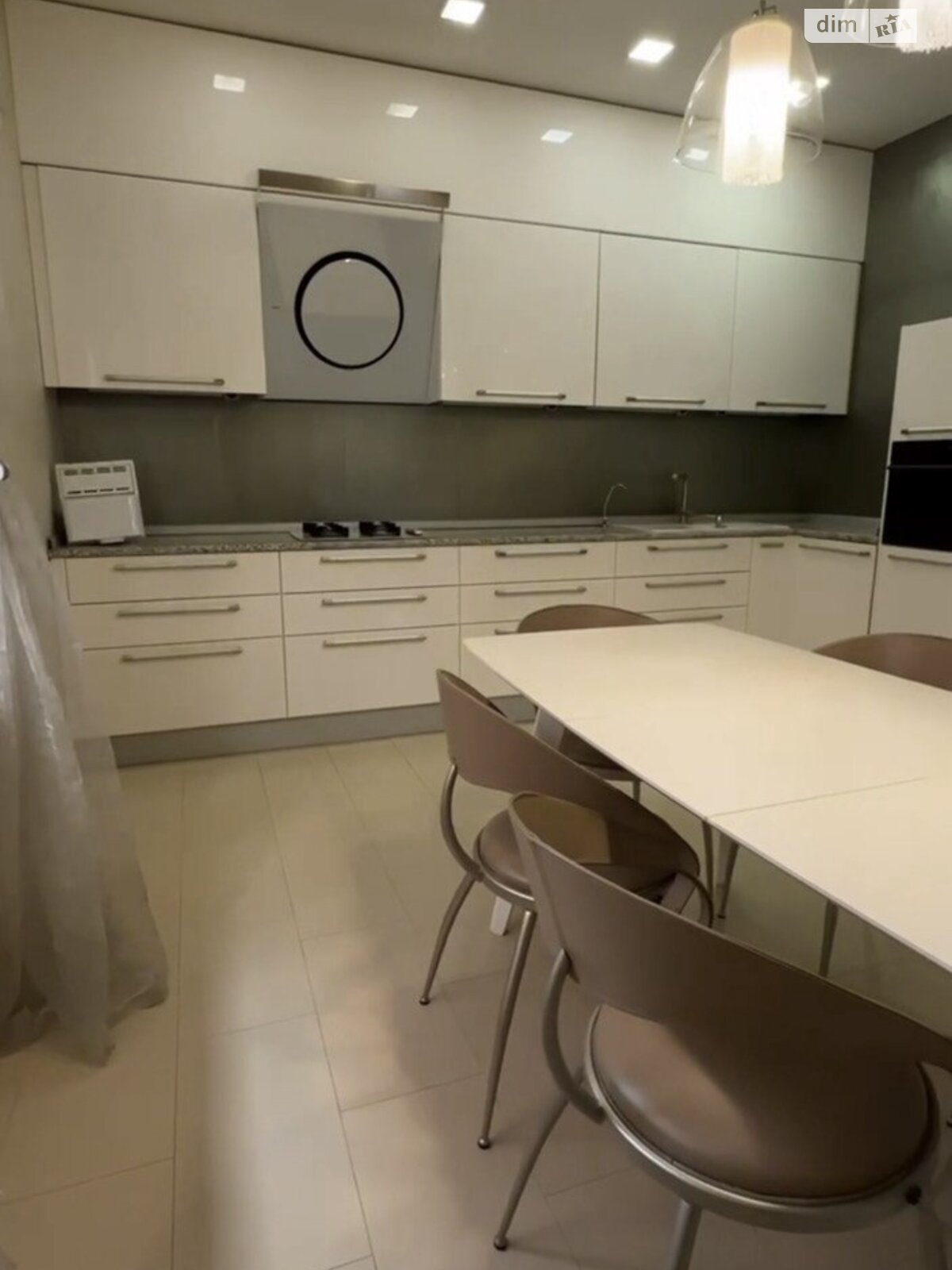 двухэтажный дом, 200 кв. м, кирпич. Сдается помесячно в Днепре, в районе Лагерный фото 1 двухэтажный дом, 200 кв. м, кирпич. Сдается помесячно в Днепре, в районе Лагерный фото 1