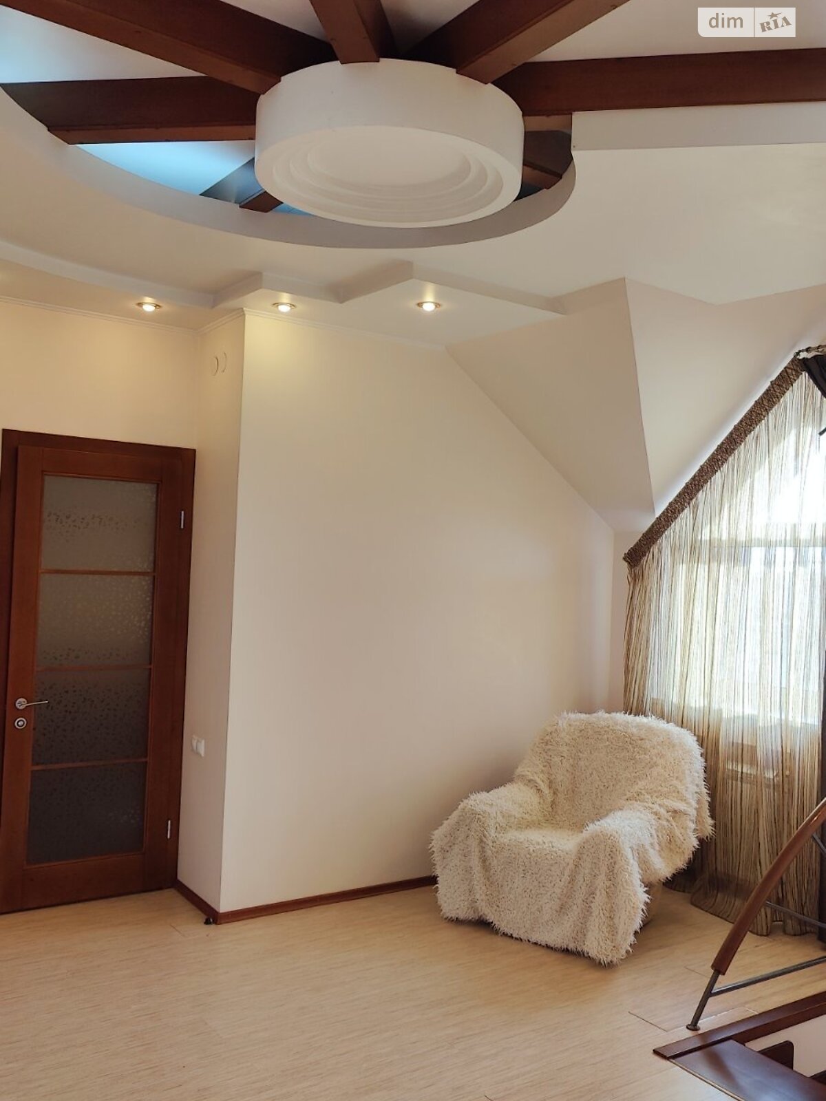 двоповерховий будинок з балконом, 289.3 кв. м, цегла. Здається помісячно в Дніпрі, в районі Ломівка фото 1 двопроверховий будинок з балконом, 289.3 кв. м, цегла. Здається помісячно в Дніпрі, в районі Ломівка фото 1