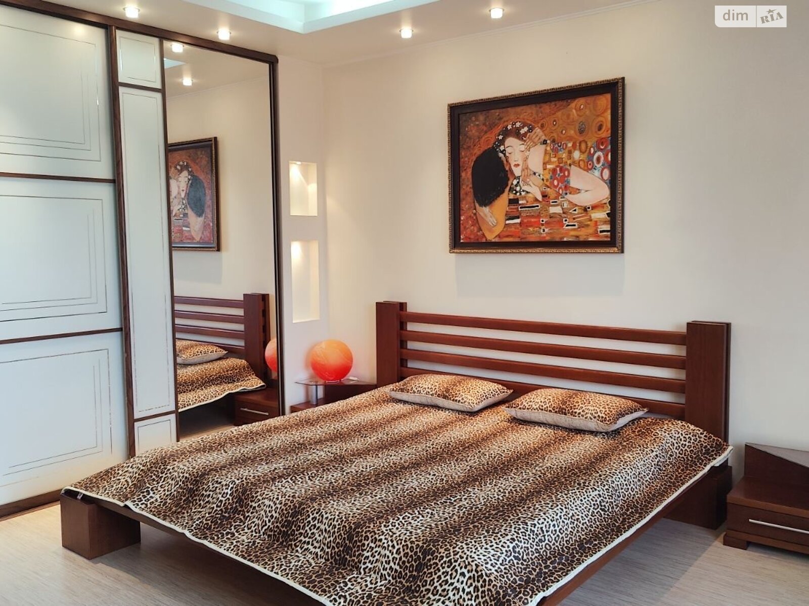 двоповерховий будинок з балконом, 289.3 кв. м, цегла. Здається помісячно в Дніпрі, в районі Ломівка фото 1 двопроверховий будинок з балконом, 289.3 кв. м, цегла. Здається помісячно в Дніпрі, в районі Ломівка фото 1