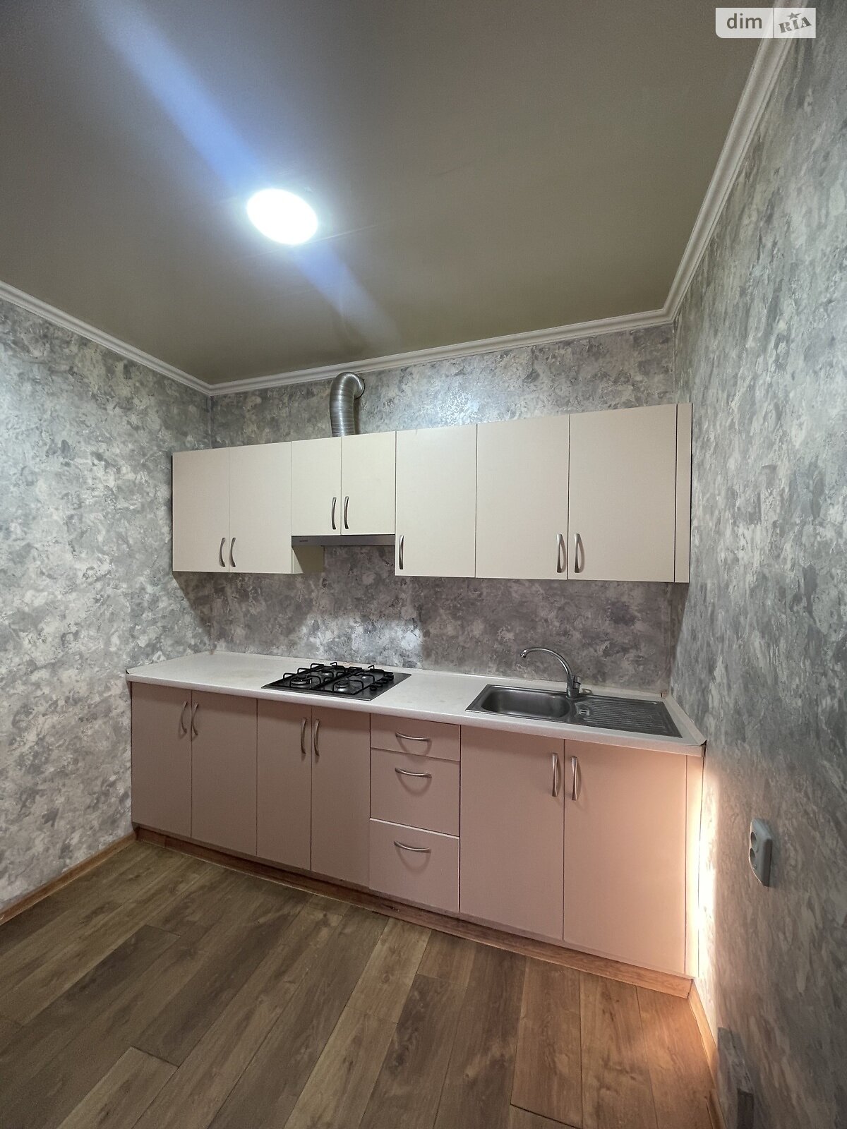 одноэтажный дом с верандой, 80 кв. м, кирпич. Сдается помесячно в Днепре, в районе Ломовка фото 1 одноэтажный дом с верандой, 80 кв. м, кирпич. Сдается помесячно в Днепре, в районе Ломовка фото 1