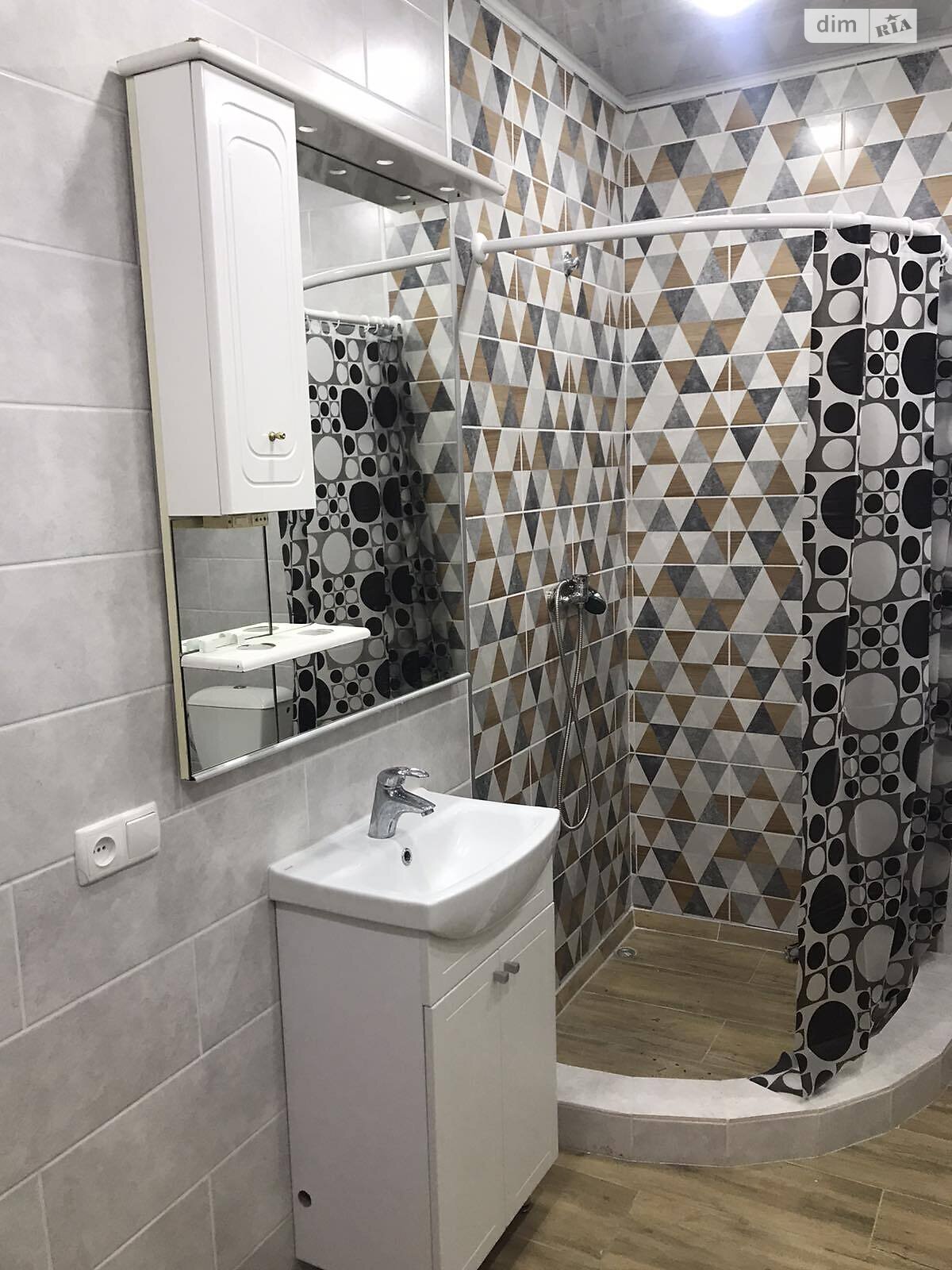 одноэтажный дом, 90 кв. м, кирпич. Сдается помесячно в Днепре, в районе Ломовка фото 1 одноэтажный дом, 90 кв. м, кирпич. Сдается помесячно в Днепре, в районе Ломовка фото 1